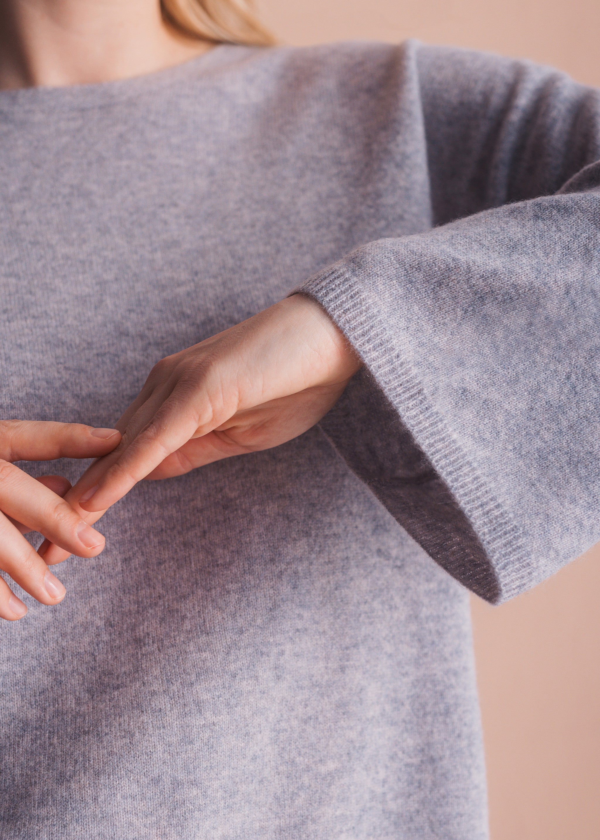 Kaschmirpullover mit weitem Ausschnitt