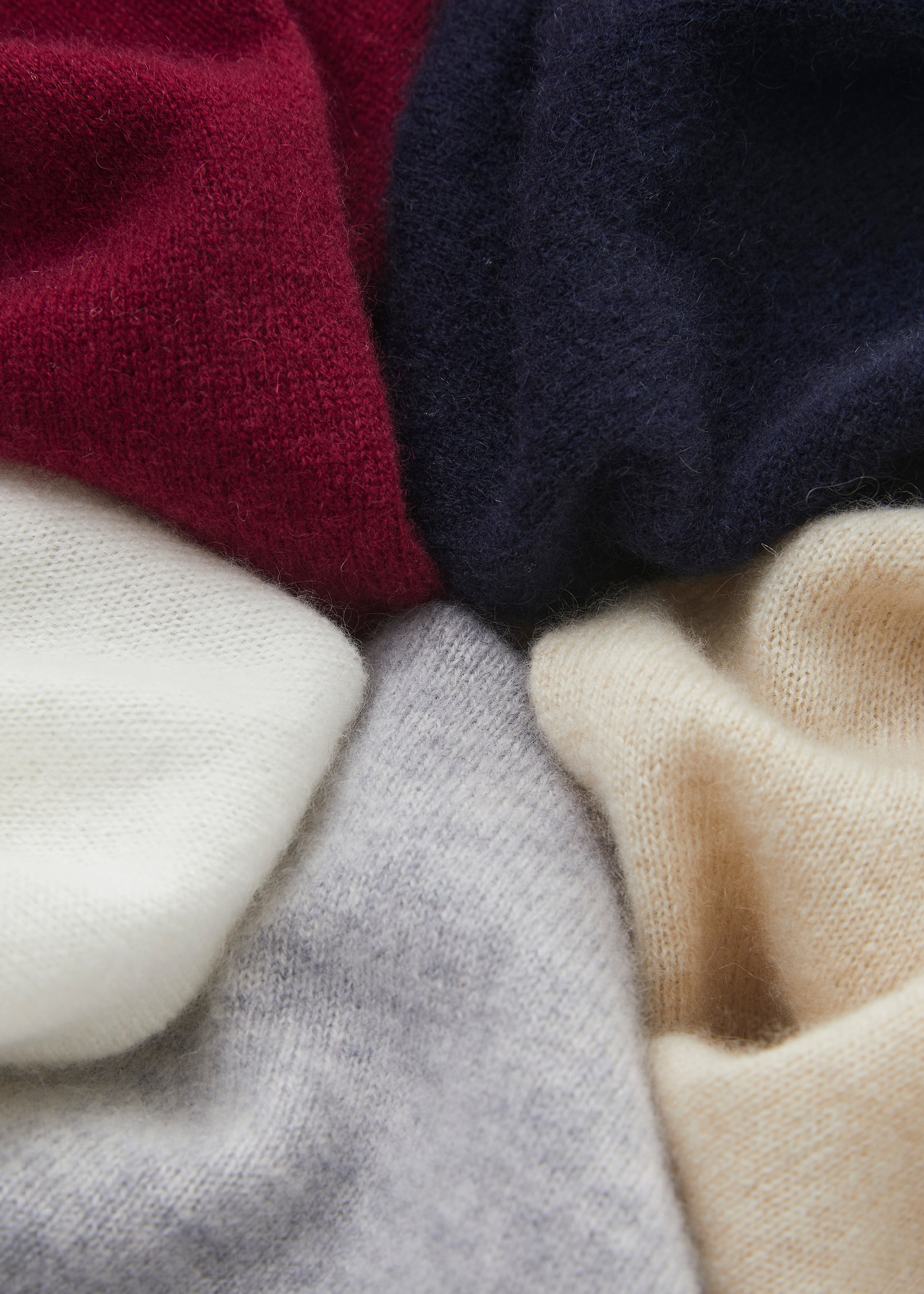 Kaschmirpullover mit weitem Ausschnitt