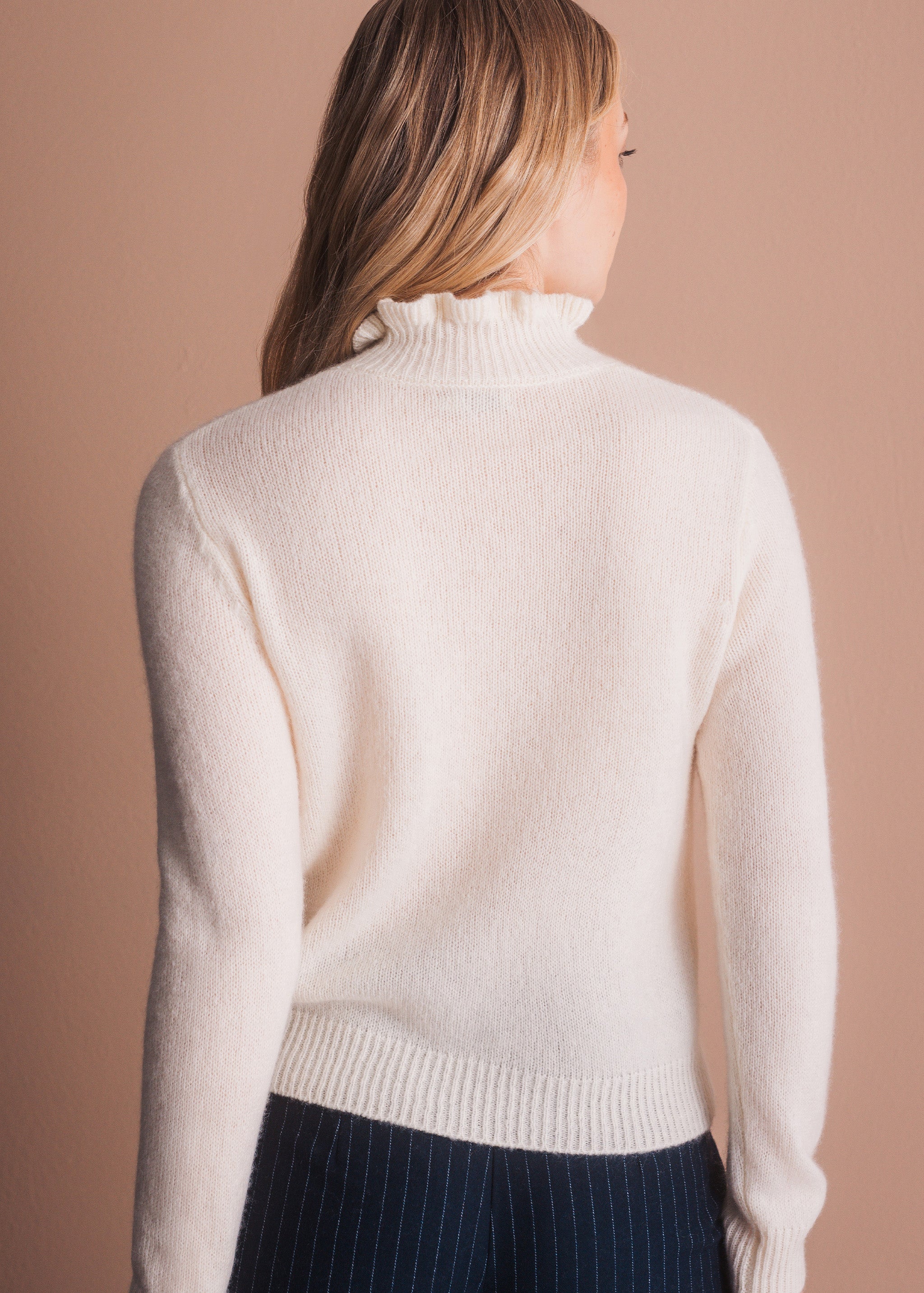 Pullover mit Rüschenkragen