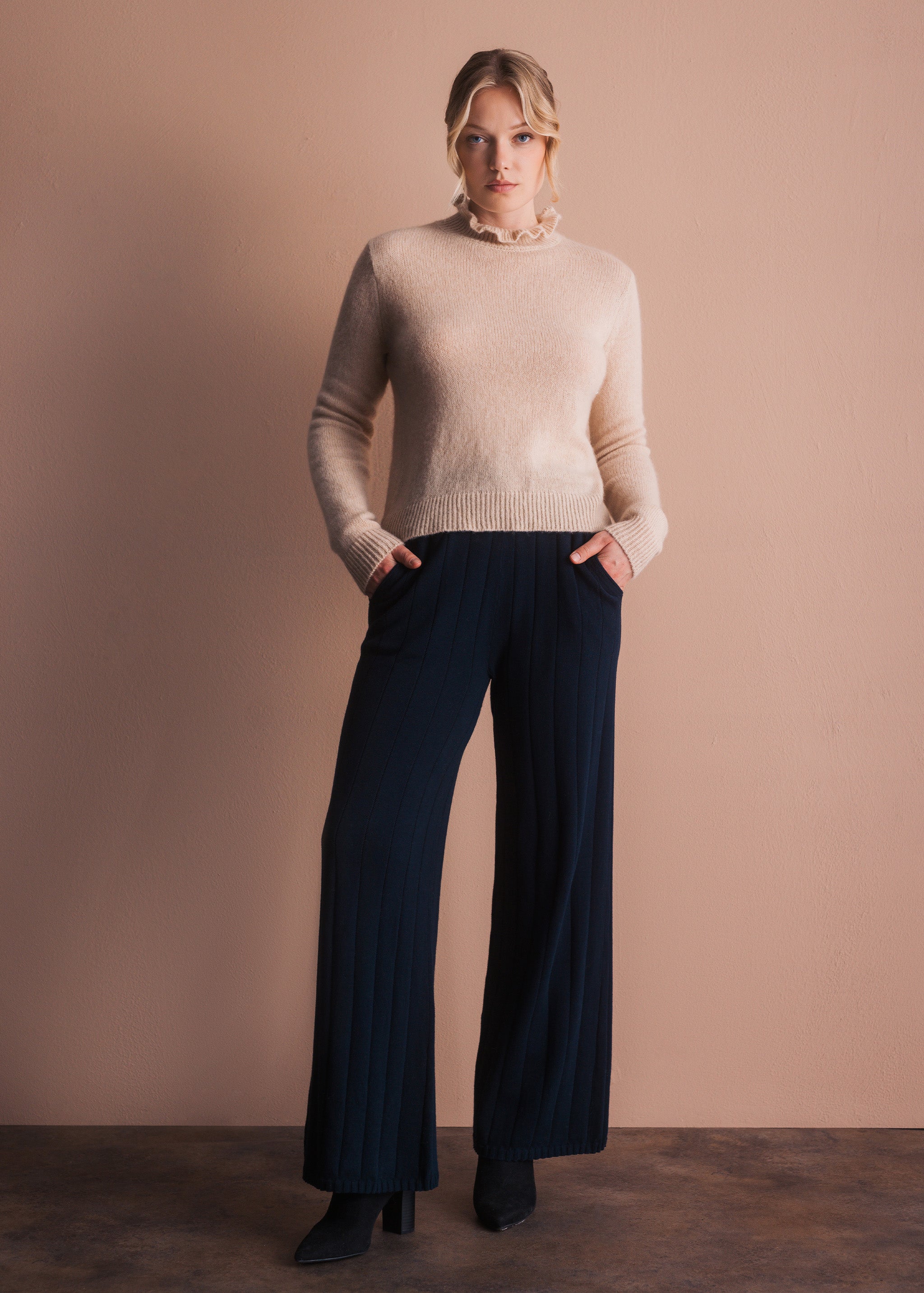 Pullover mit Rüschenkragen