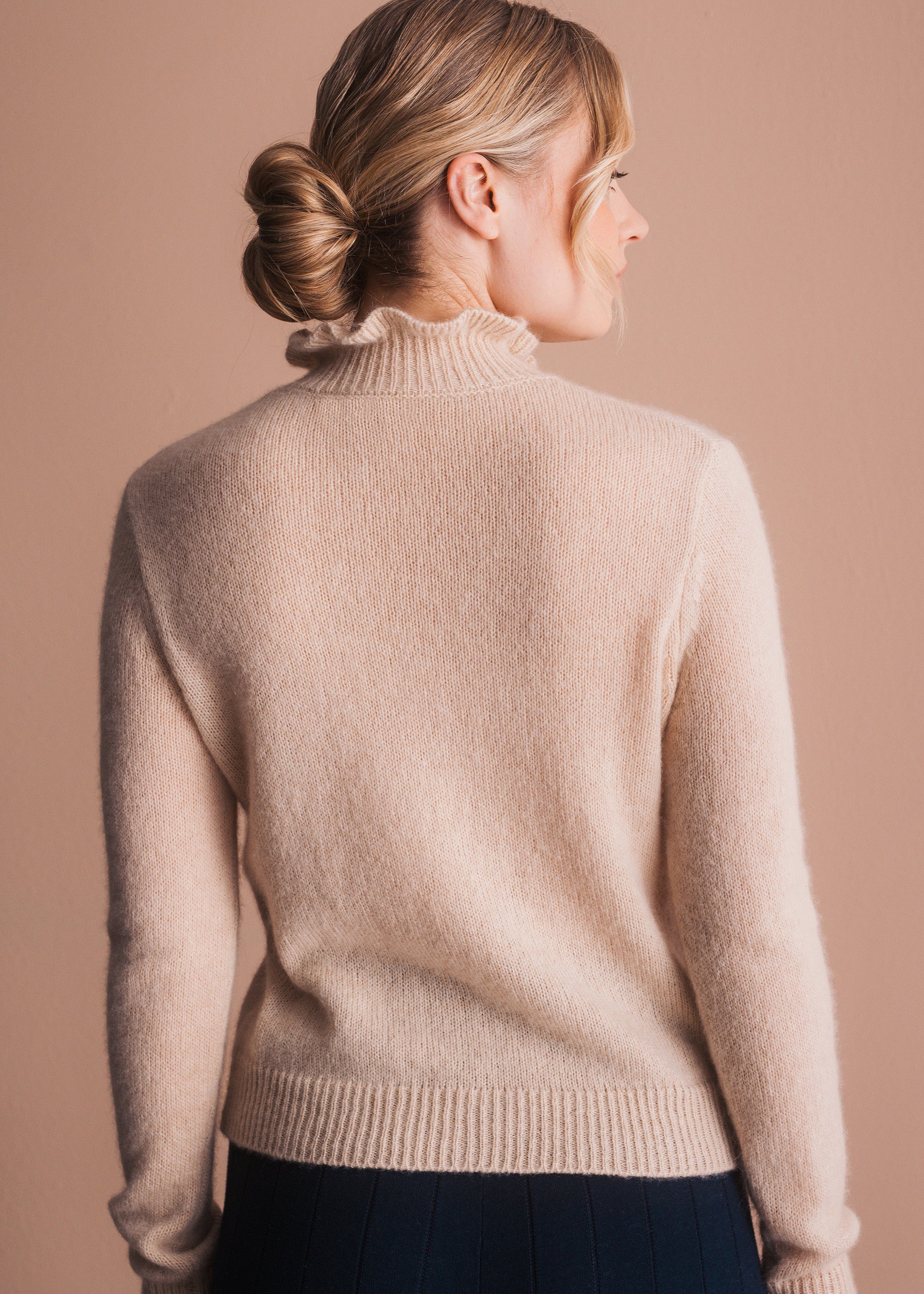 Pullover mit Rüschenkragen