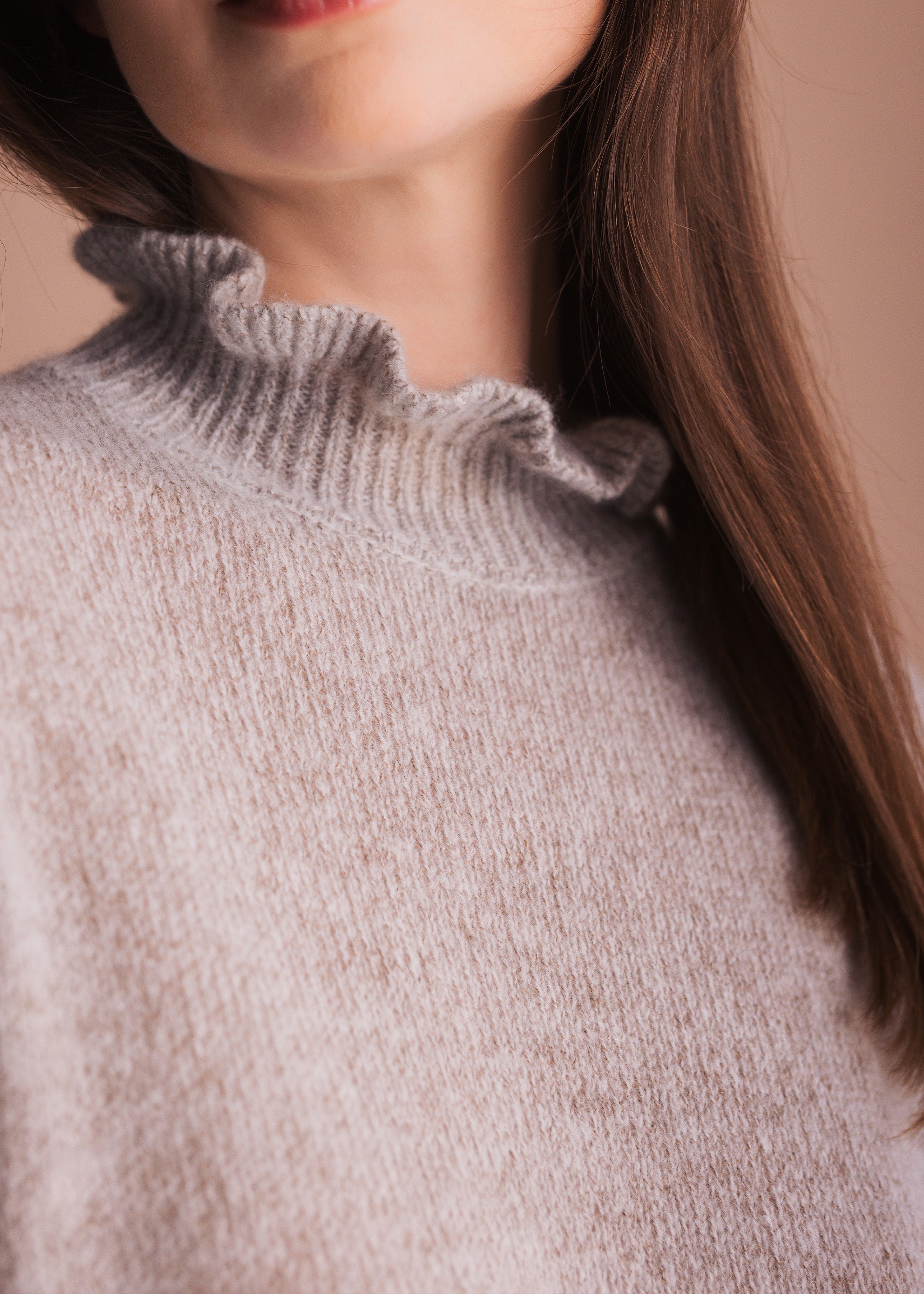 Pullover mit Rüschenkragen