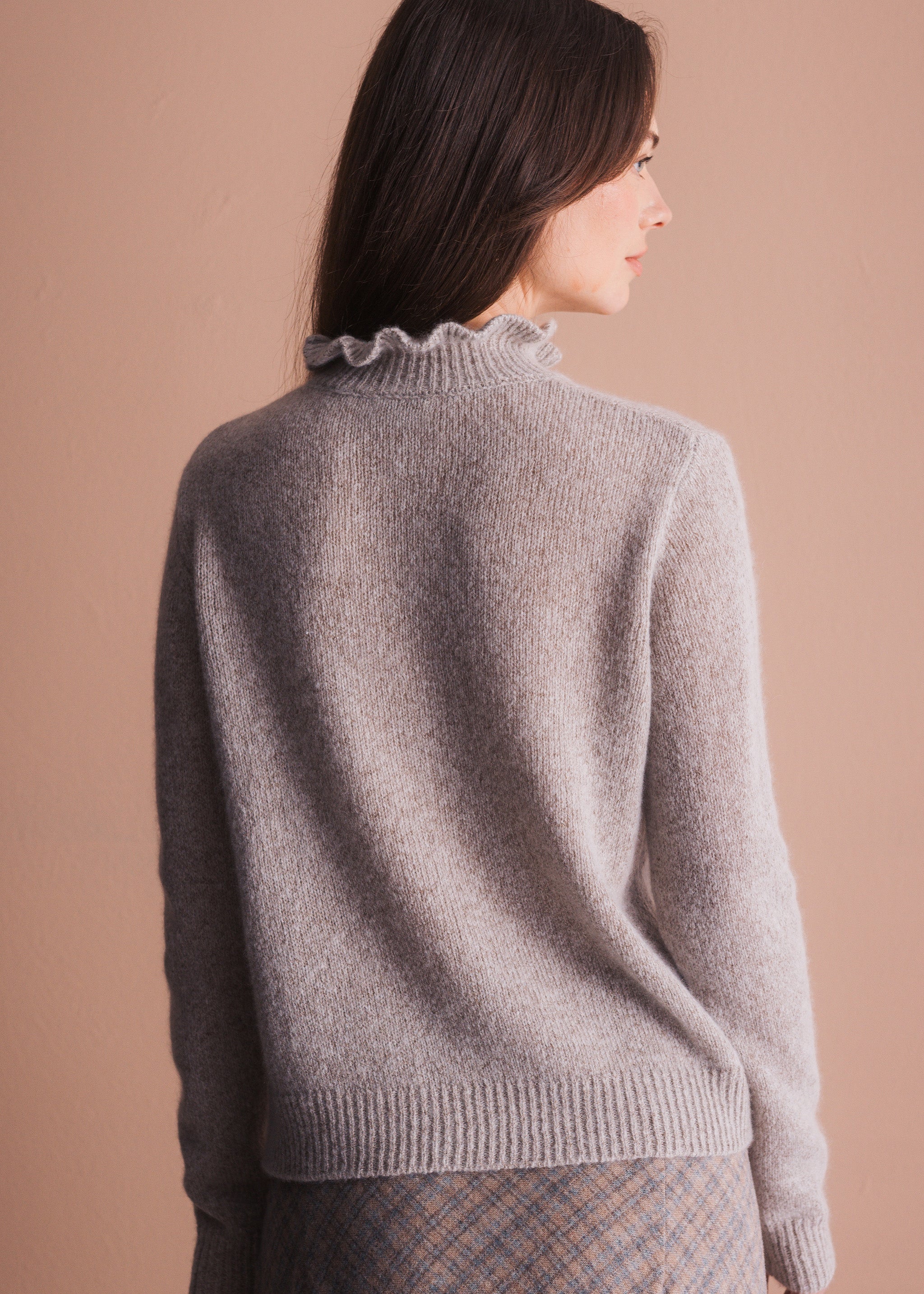 Pullover mit Rüschenkragen