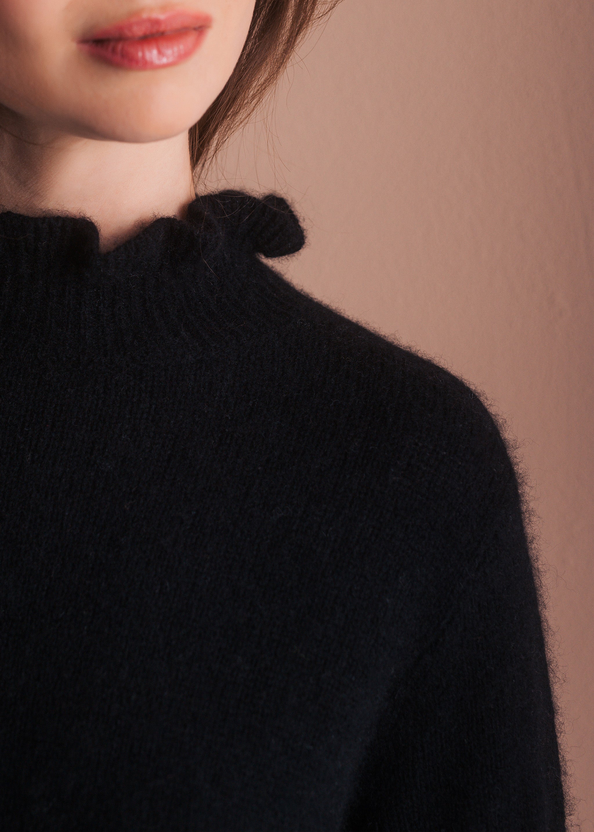 Pullover mit Rüschenkragen