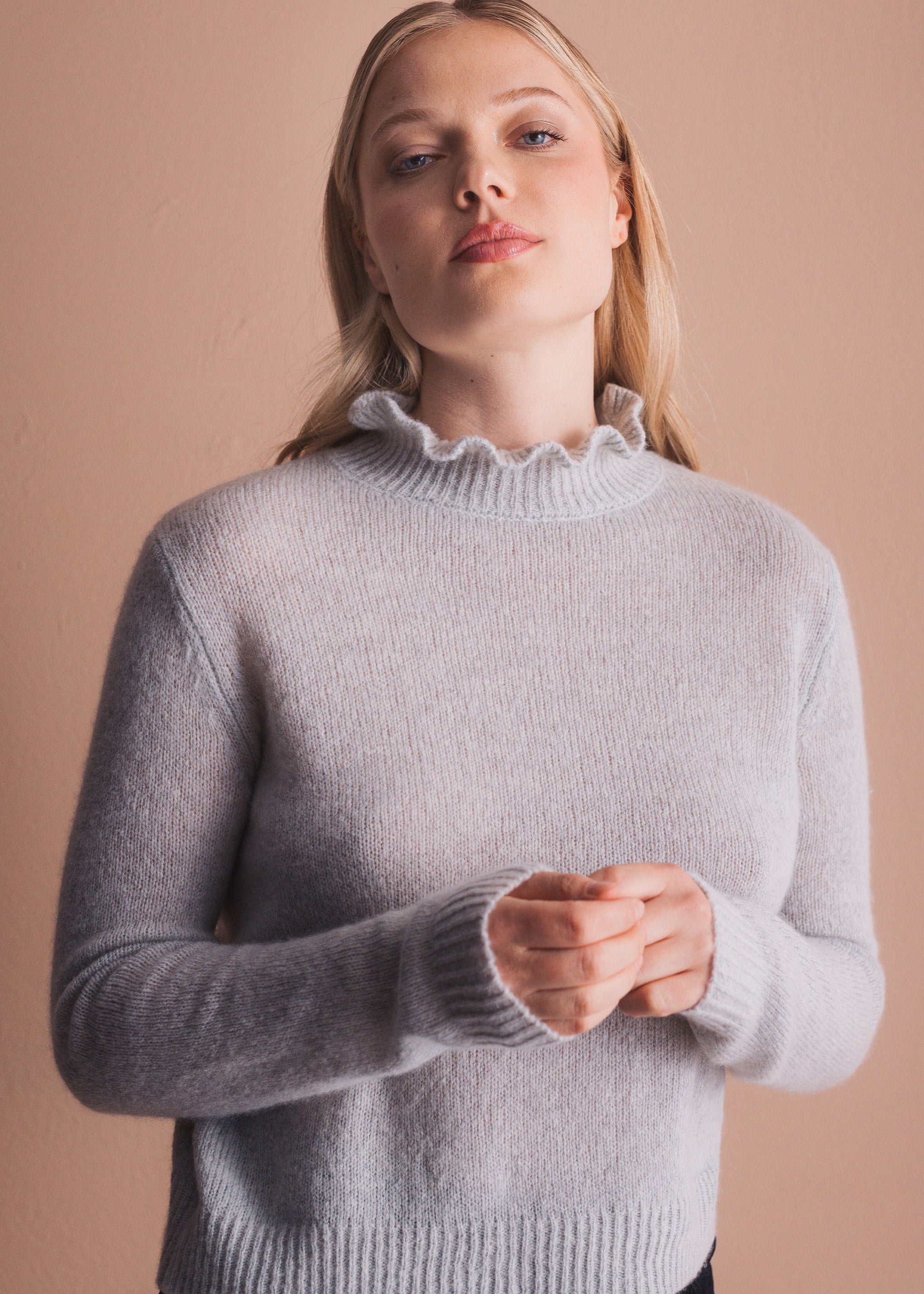 Pullover mit Rüschenkragen