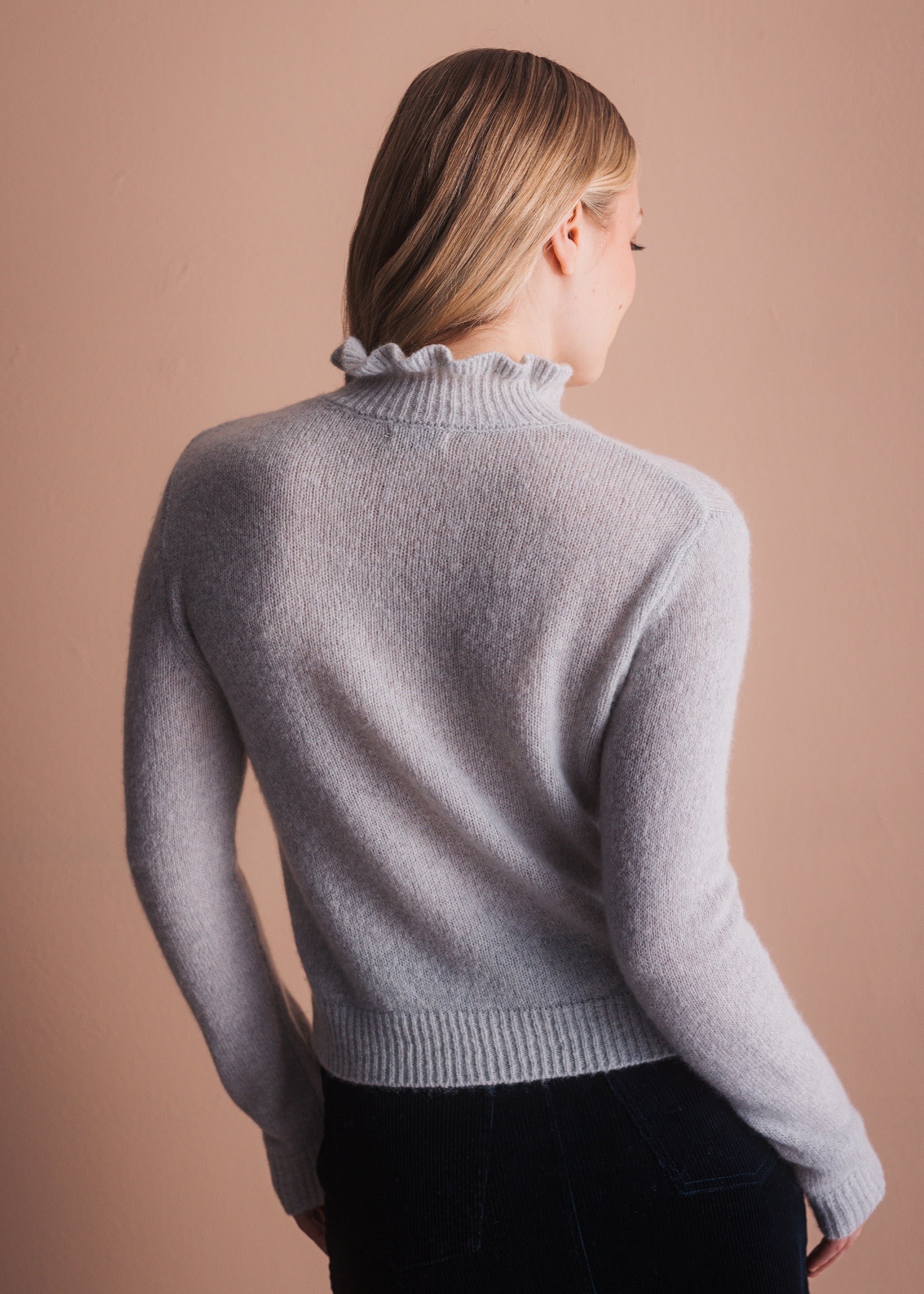Pullover mit Rüschenkragen