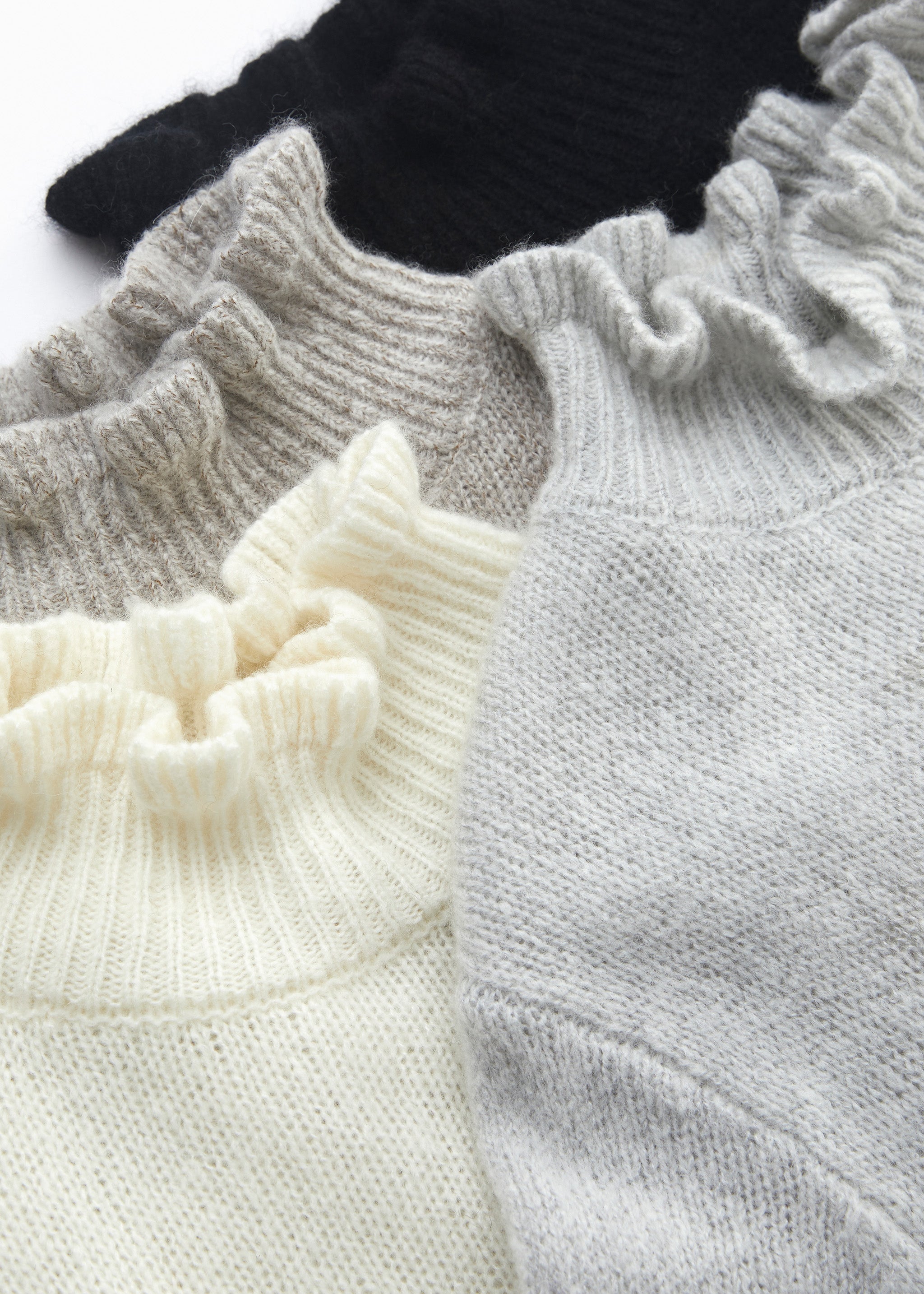 Pullover mit Rüschenkragen