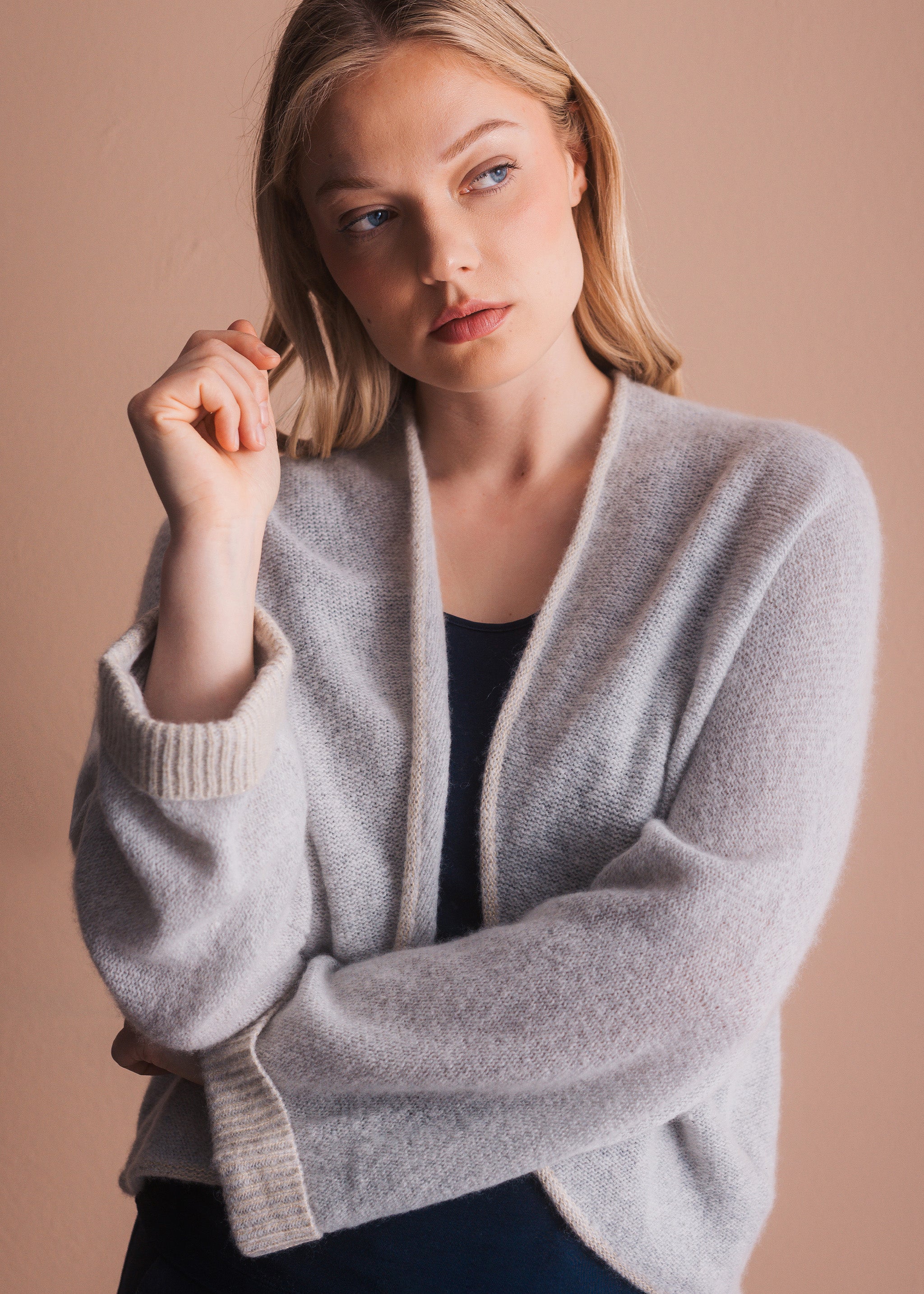 Cardigan mit Lurex-Abschluss