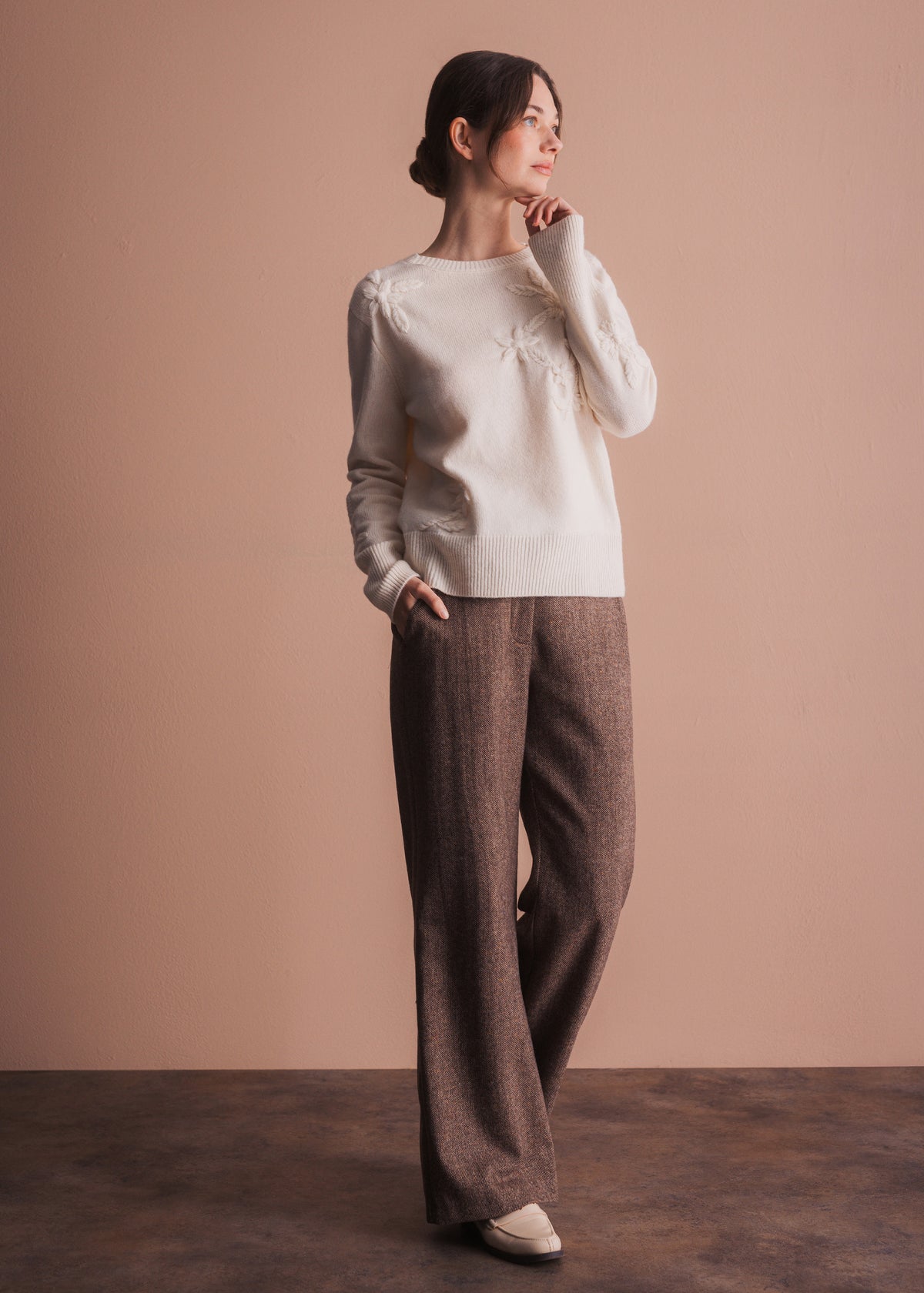 Pullover mit Blumenstickerei