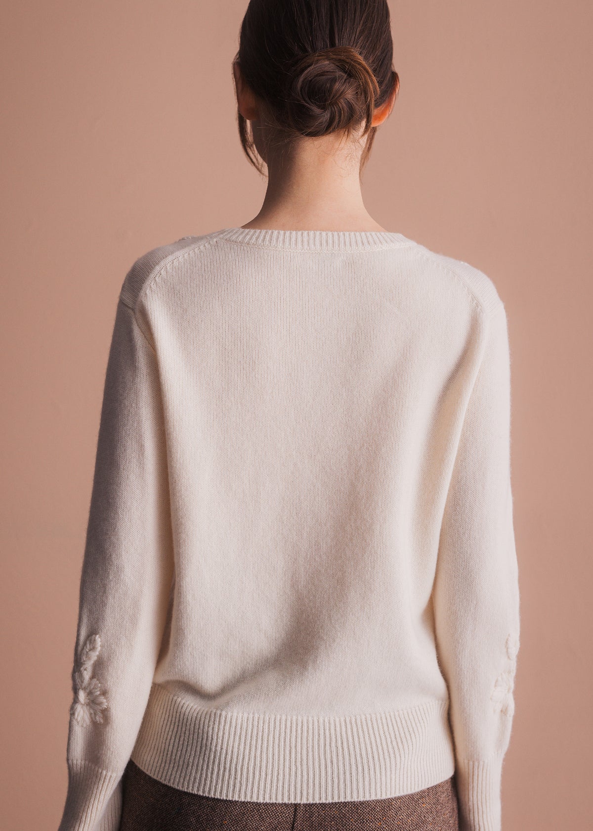 Pullover mit Blumenstickerei