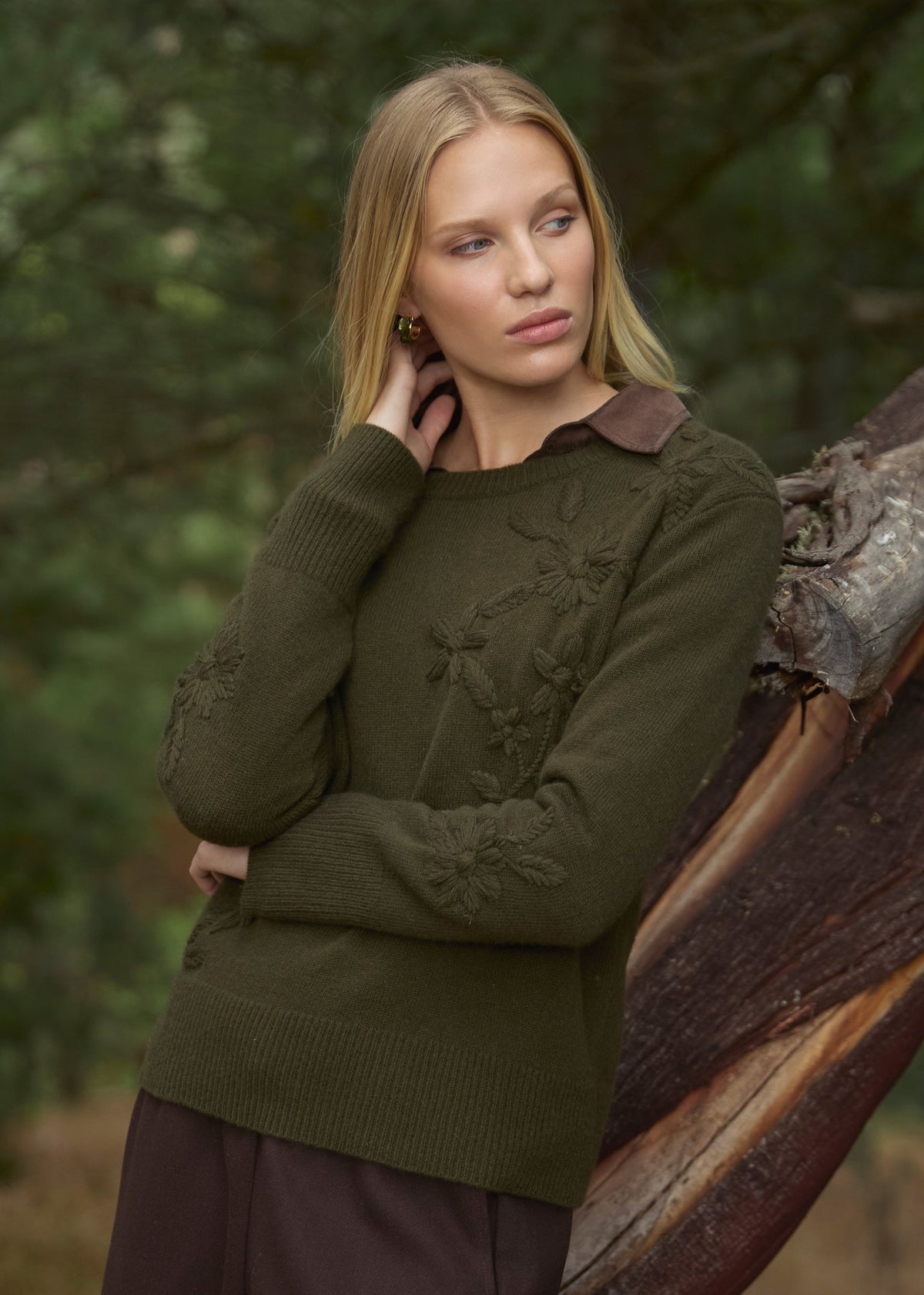 Pullover mit Blumenstickerei