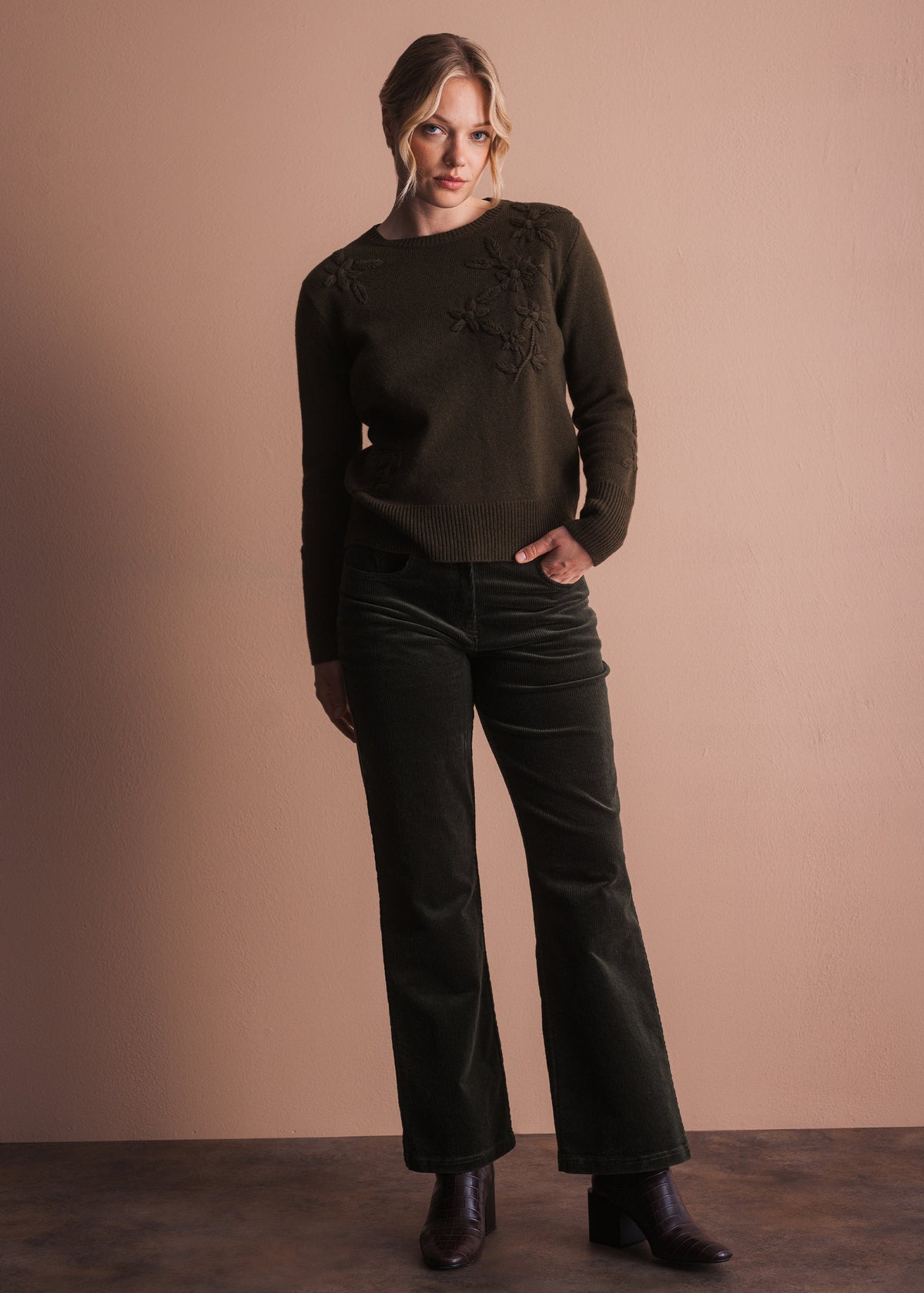 Pullover mit Blumenstickerei