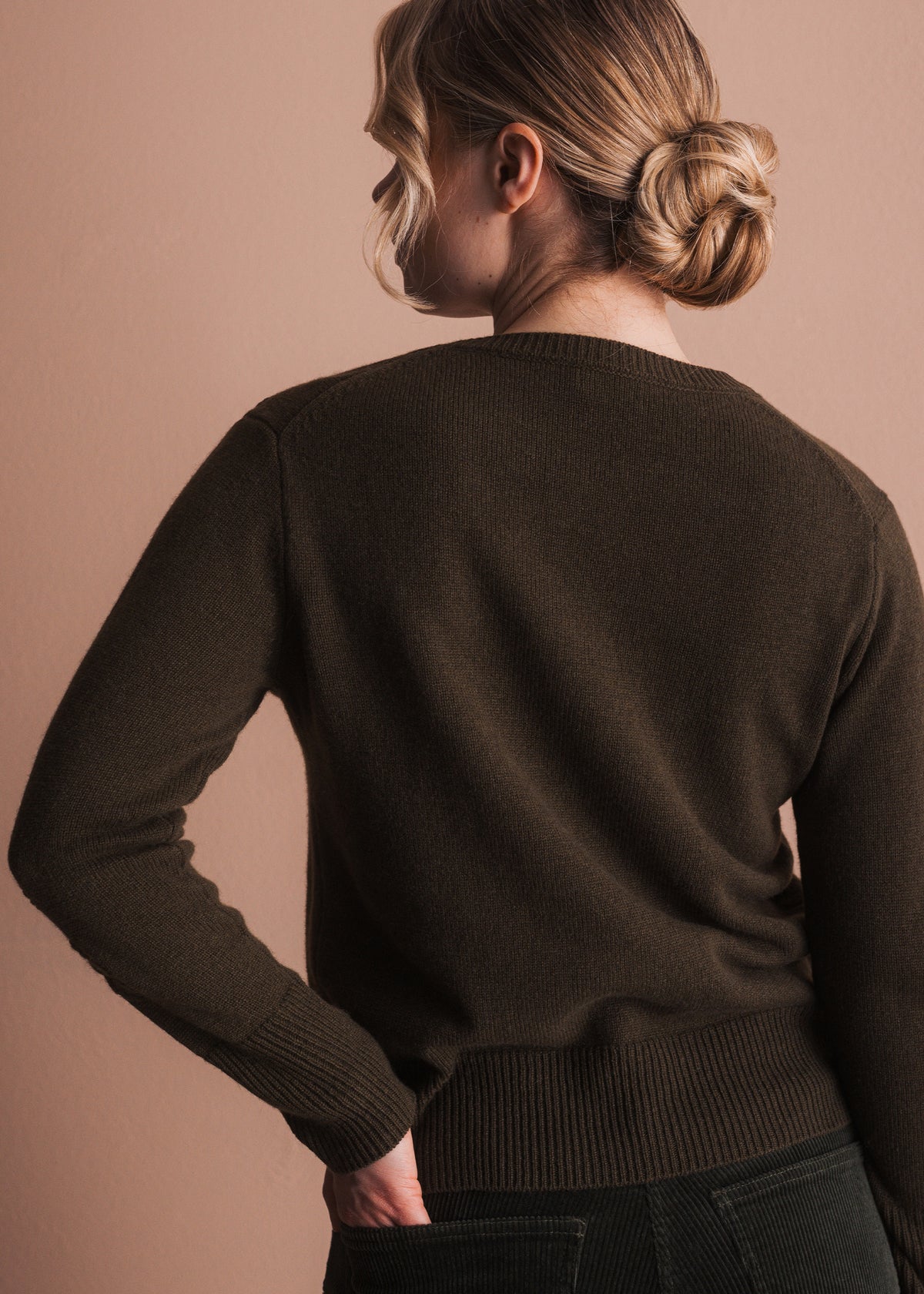 Pullover mit Blumenstickerei