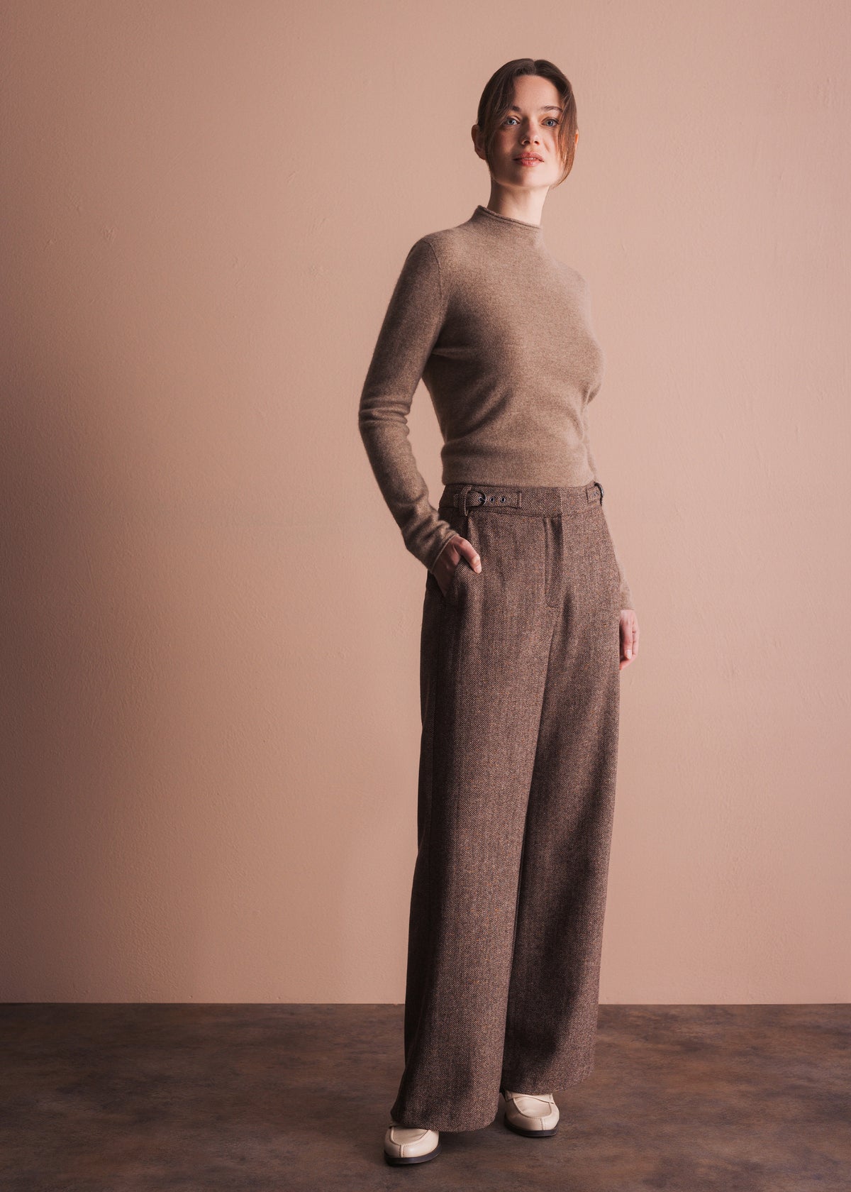 Weite Hose aus Donegal Tweed in Braun meliert
