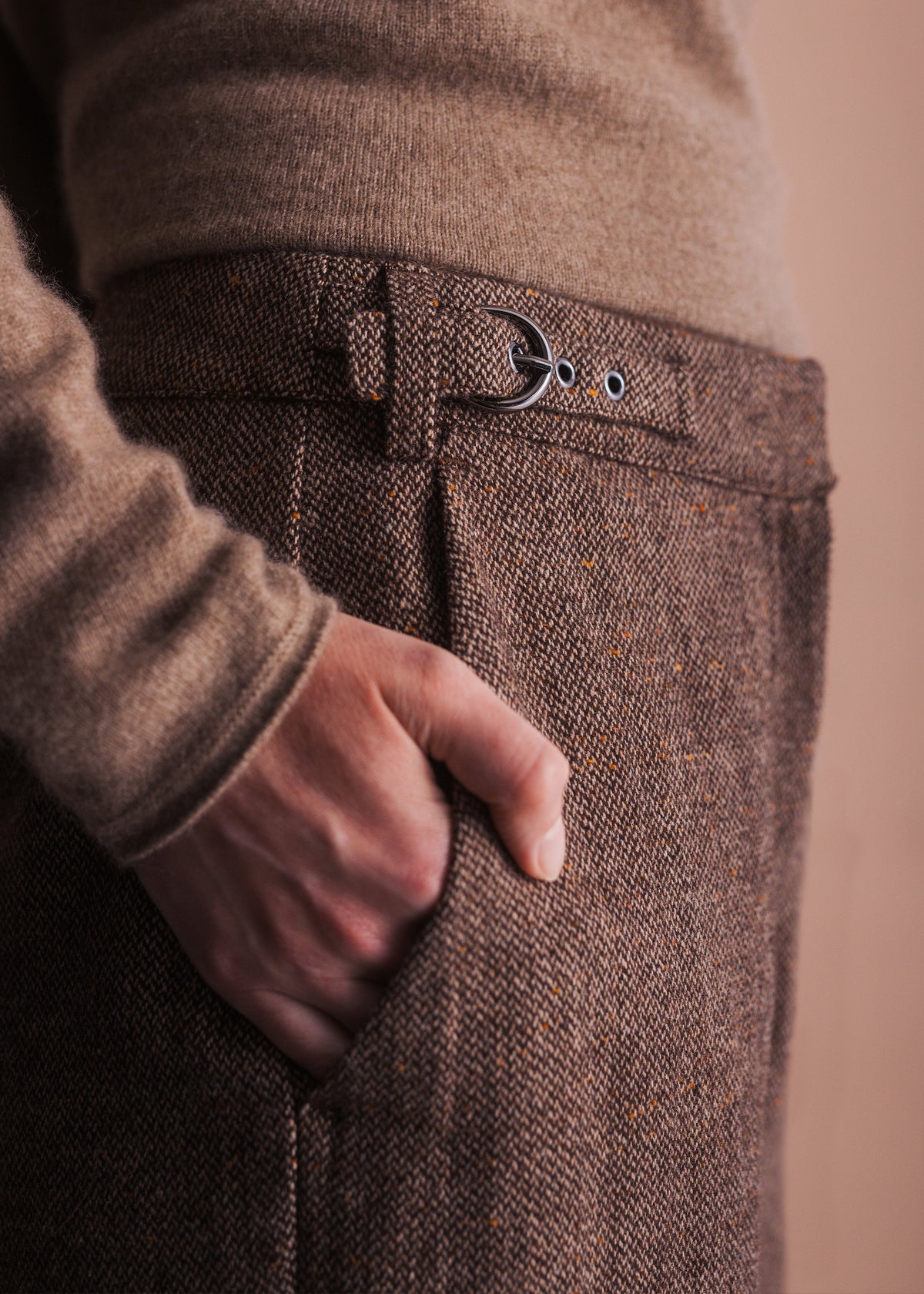 Weite Hose aus Donegal Tweed in Braun meliert
