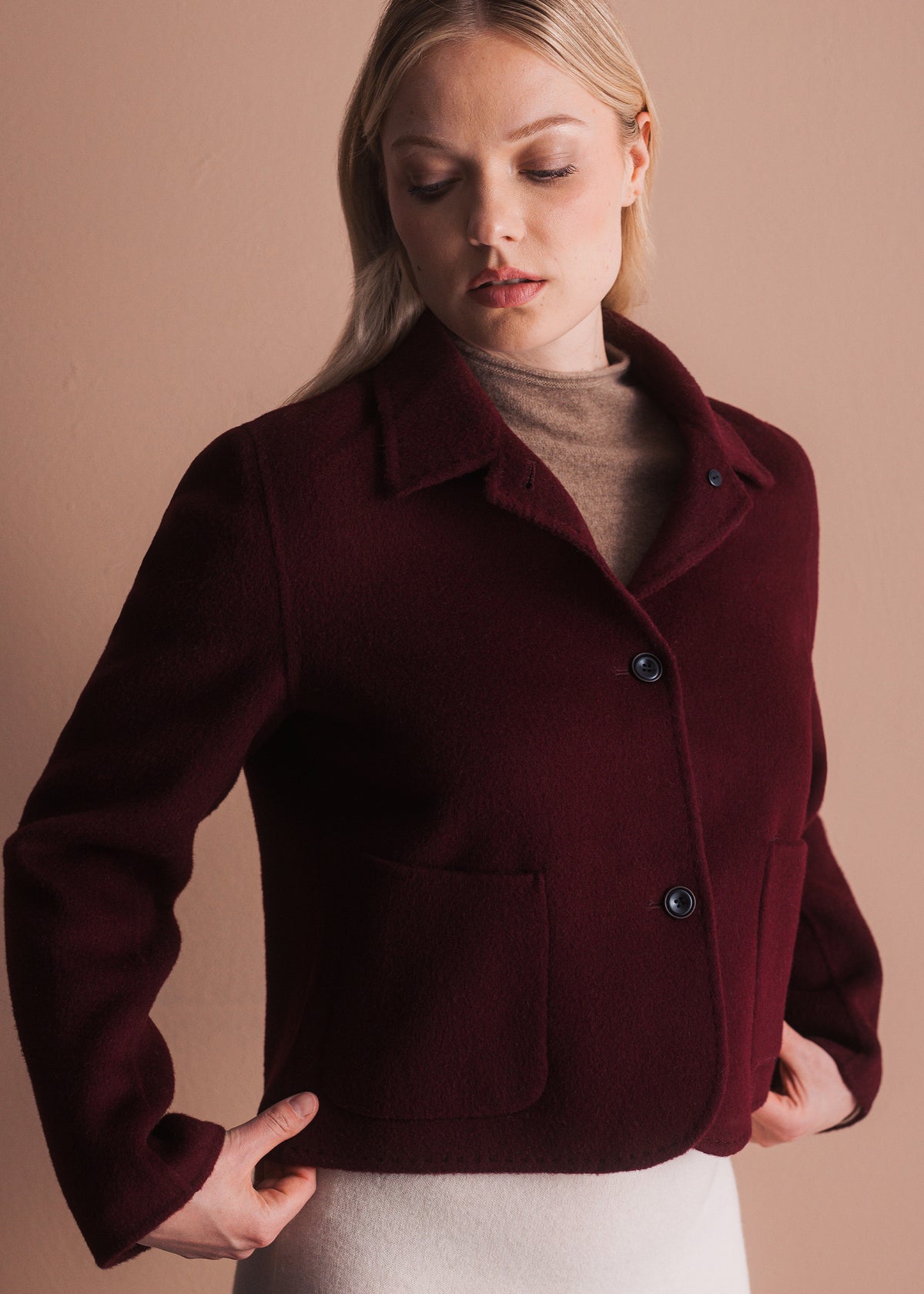 Kurze Jacke mit Reverskragen