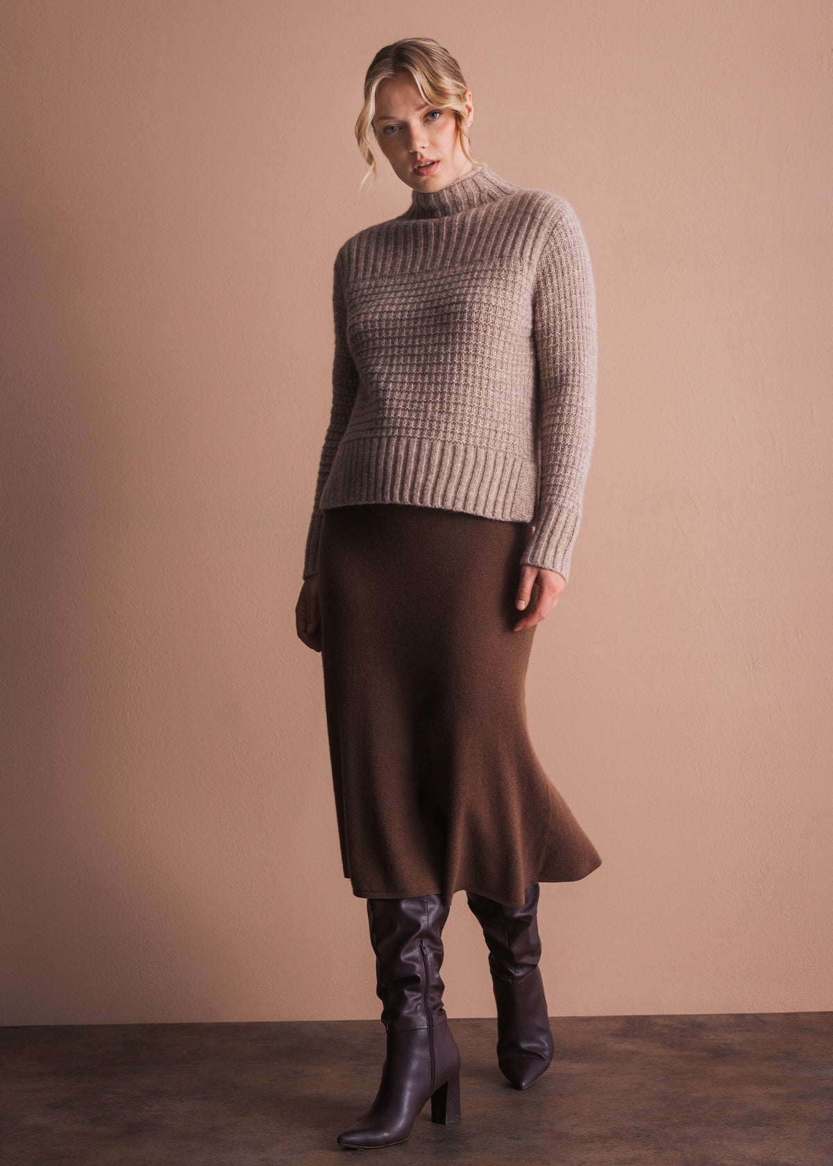 Rippstrickpullover mit Stehkragen