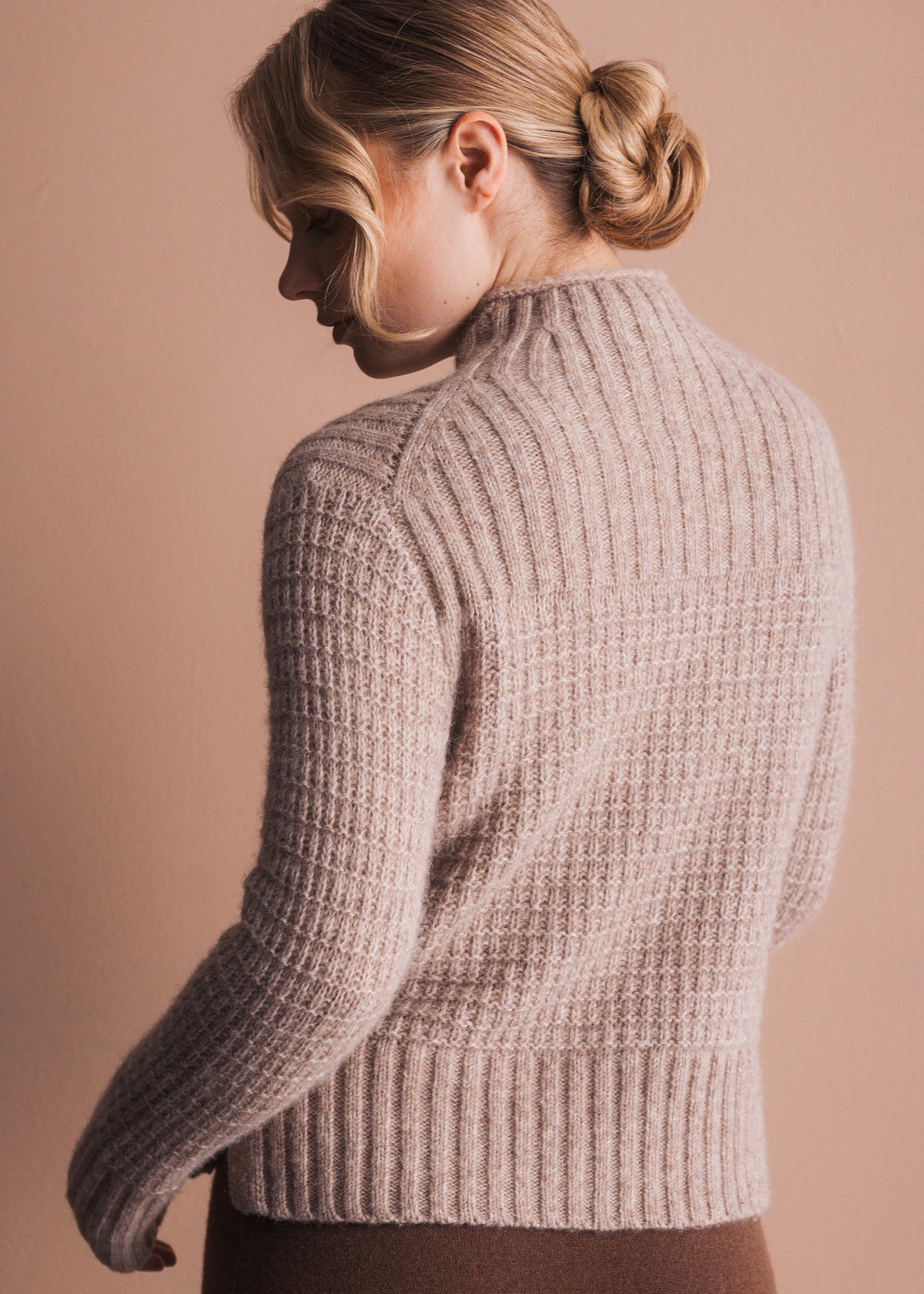 Rippstrickpullover mit Stehkragen