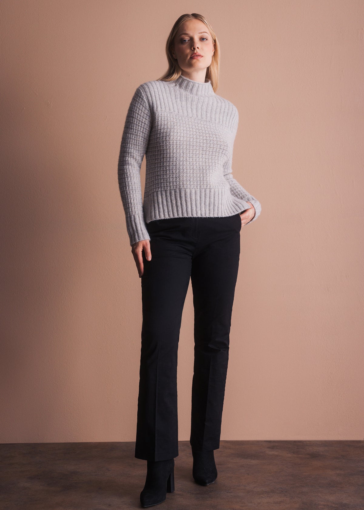 Rippstrickpullover mit Stehkragen