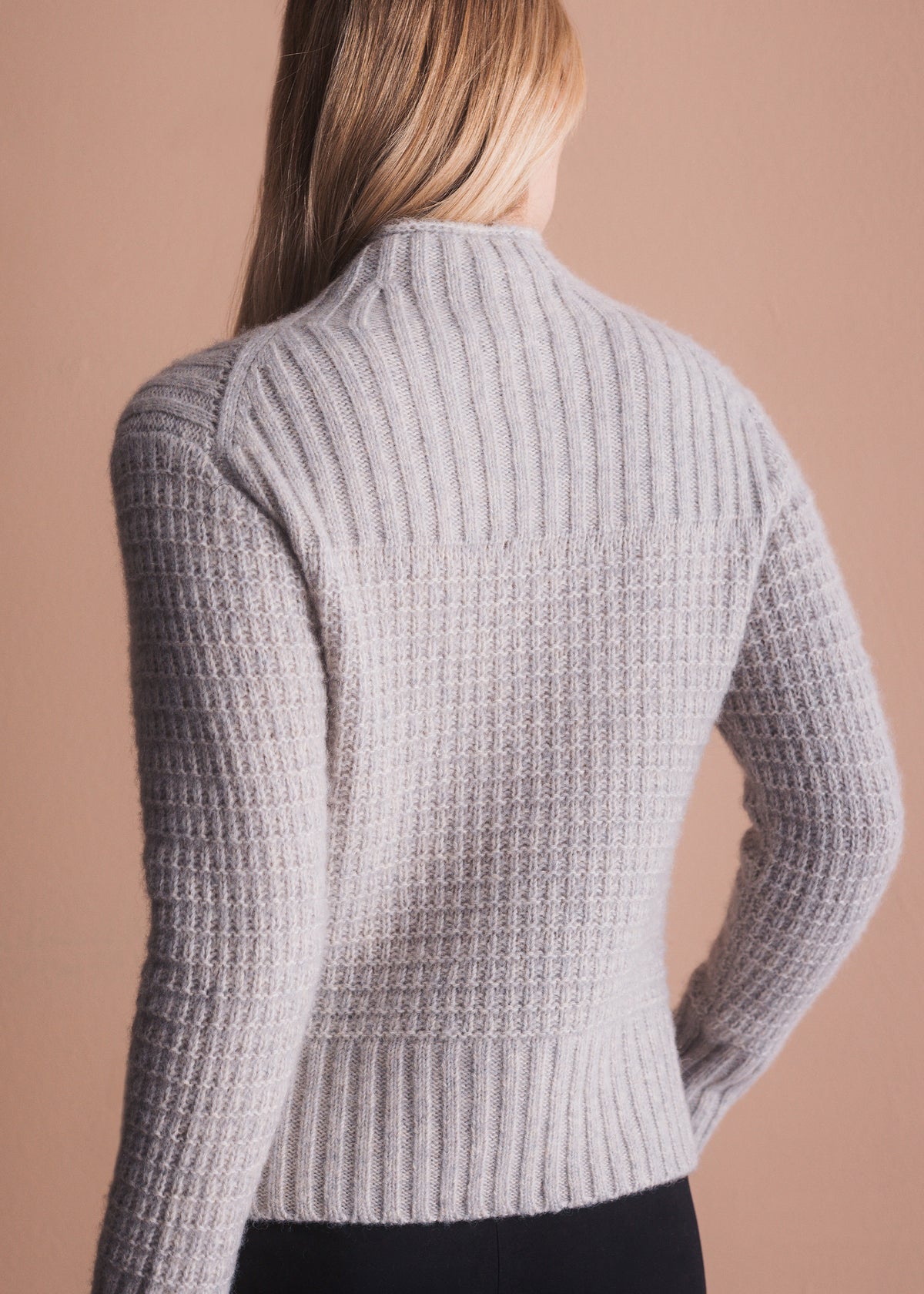Rippstrickpullover mit Stehkragen