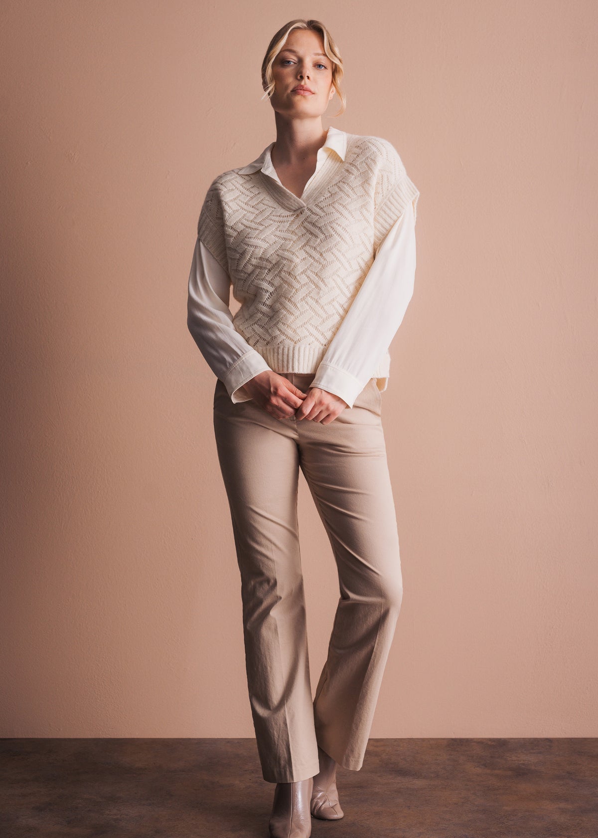 Pullunder mit Ajourmuster in Creme
