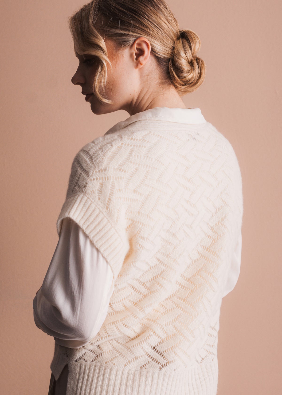 Pullunder mit Ajourmuster in Creme