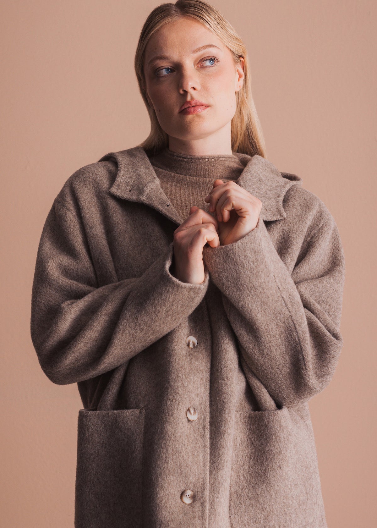 Wolljacke mit Kapuze in Taupe meliert