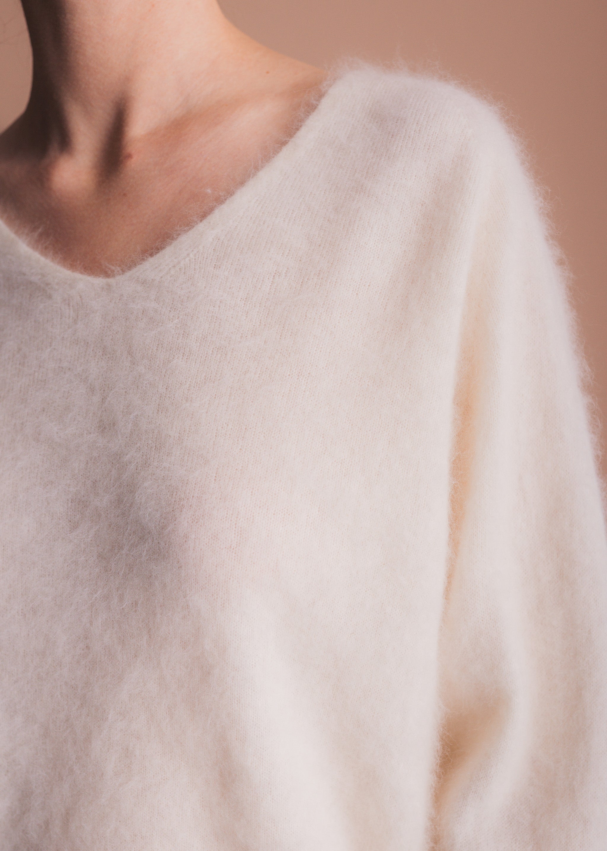 Pullover mit V-Ausschnitt aus gebrushtem Garn
