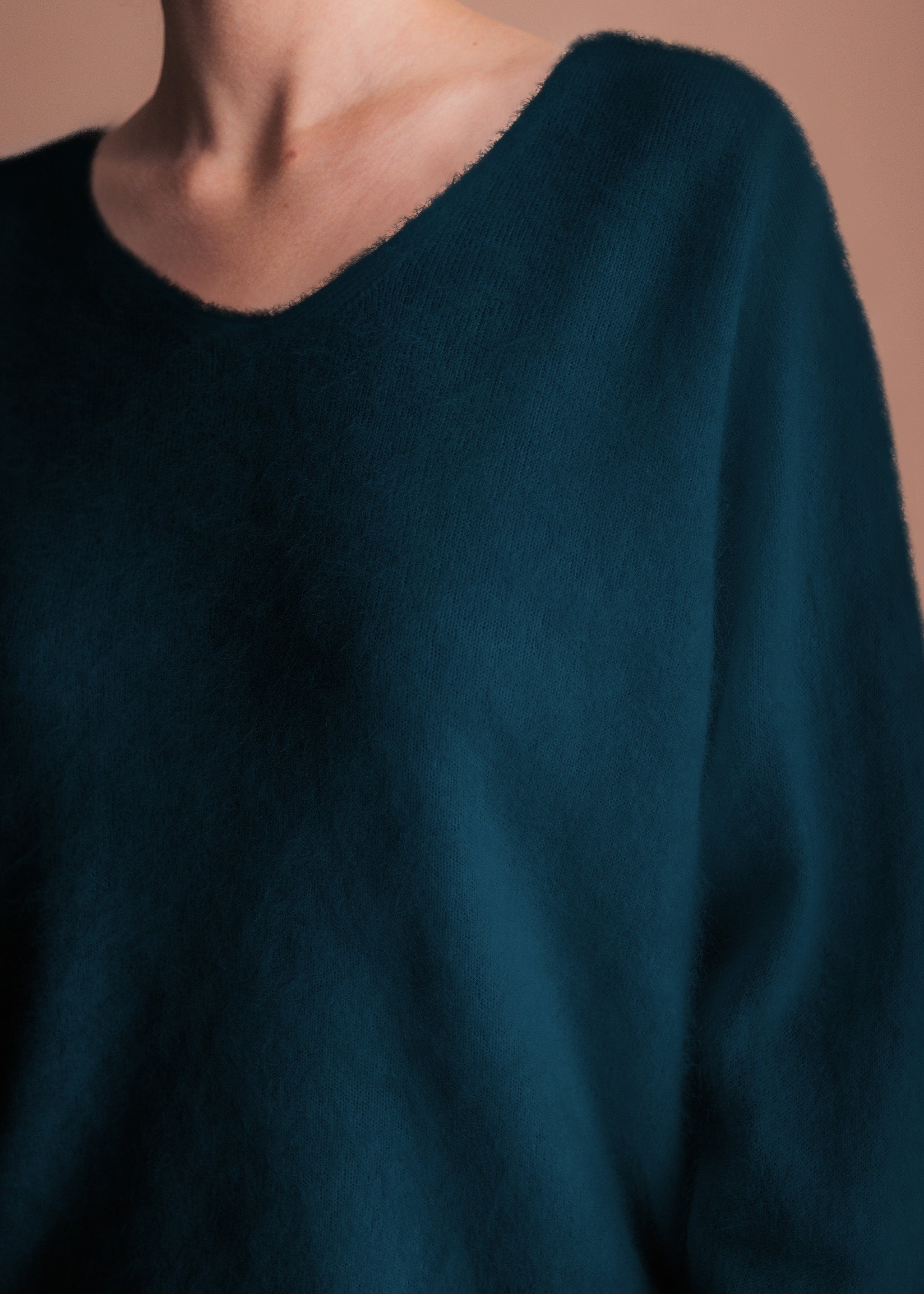 Pullover mit V-Ausschnitt aus gebrushtem Garn