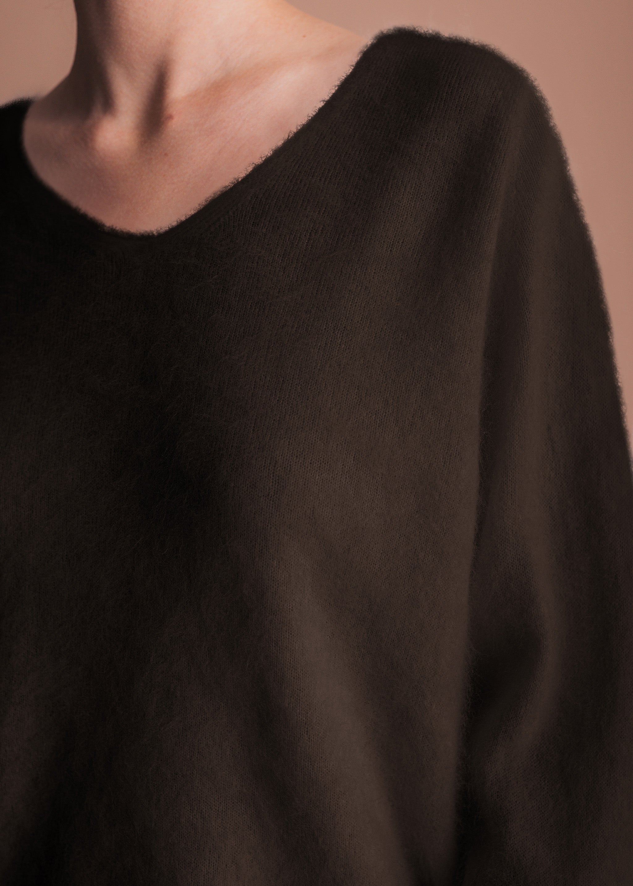 Pullover mit V-Ausschnitt aus gebrushtem Garn