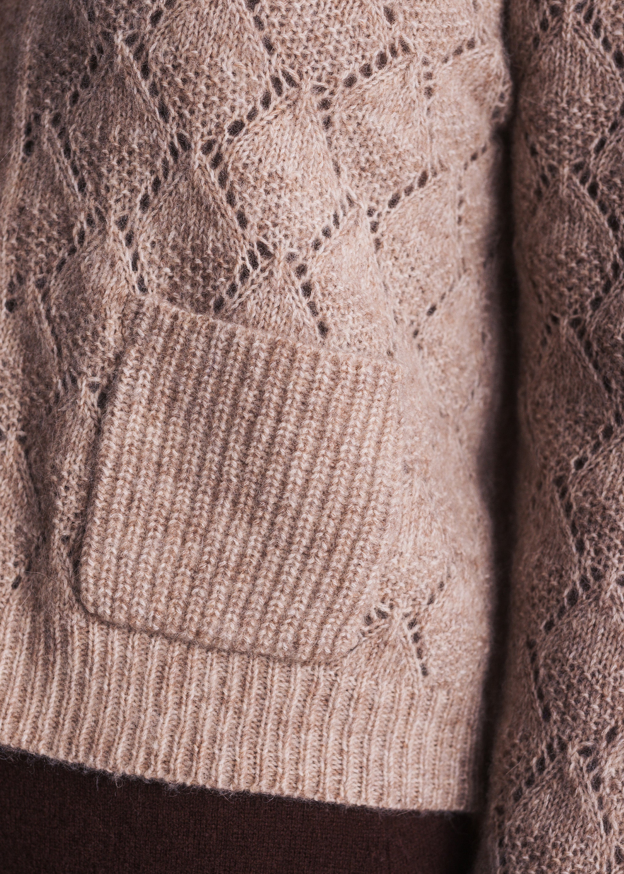 Cardigan mit Ajourmuster in Hazelnut