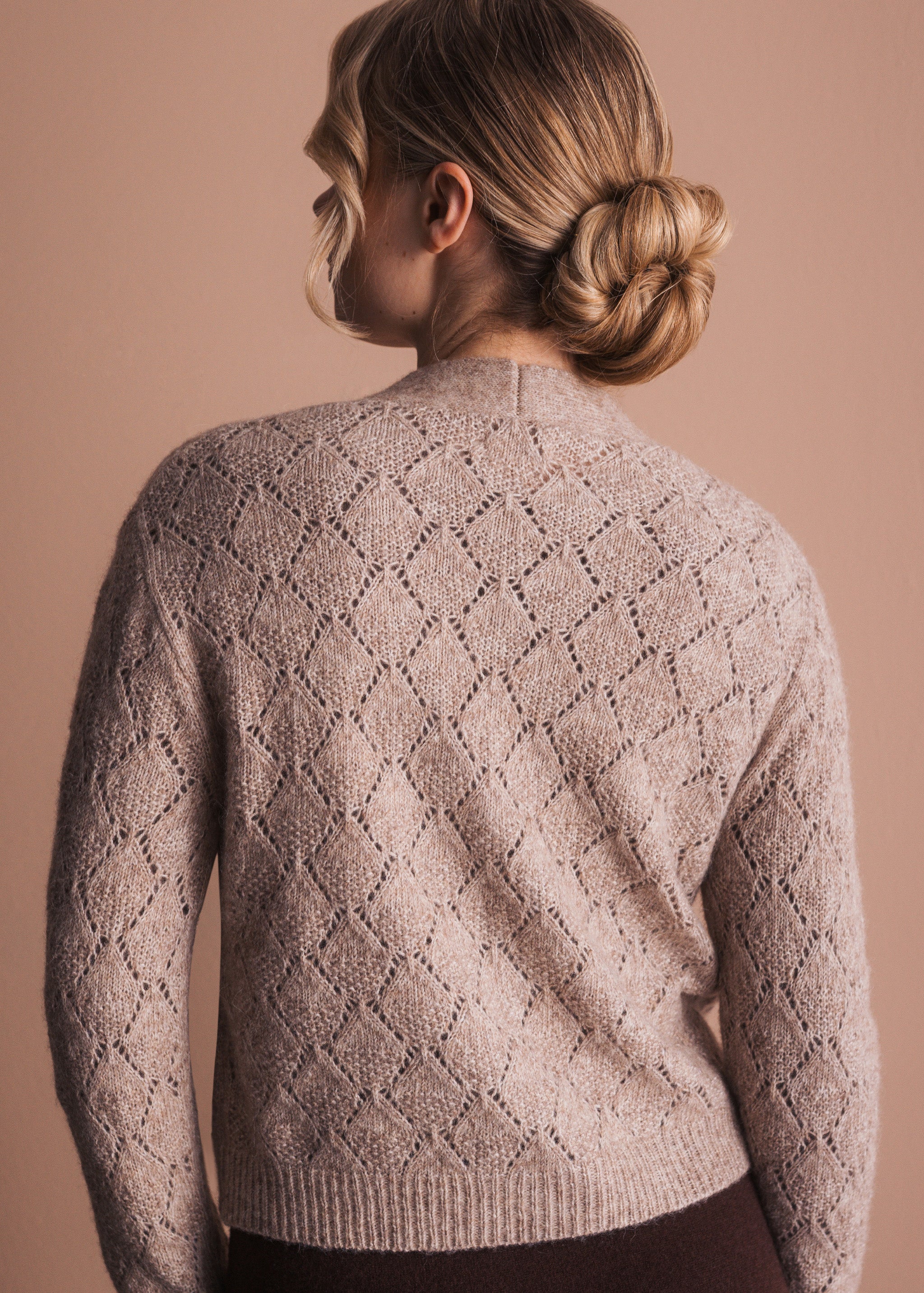 Cardigan mit Ajourmuster in Hazelnut