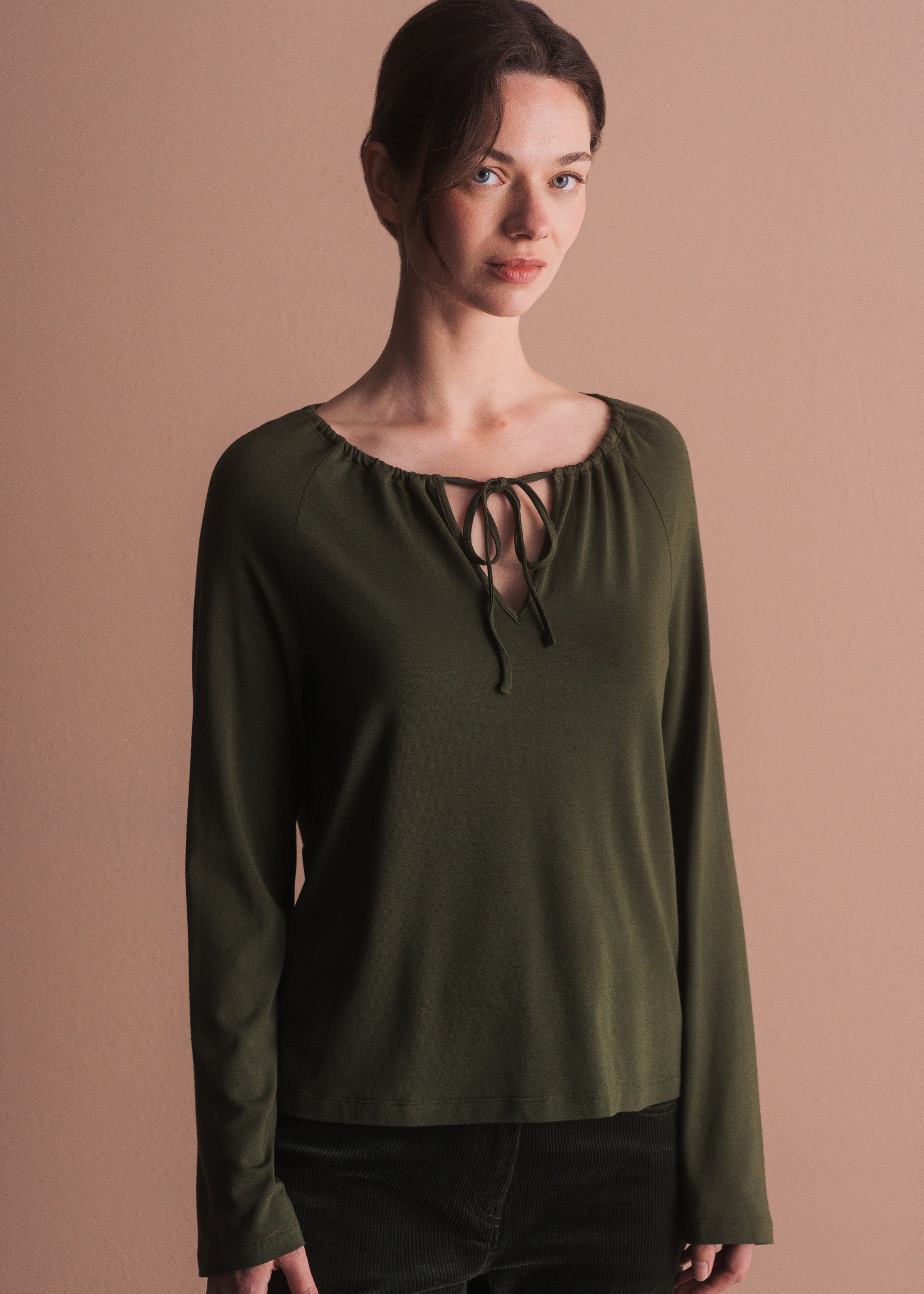 Longsleeve mit Bindeband in Moss