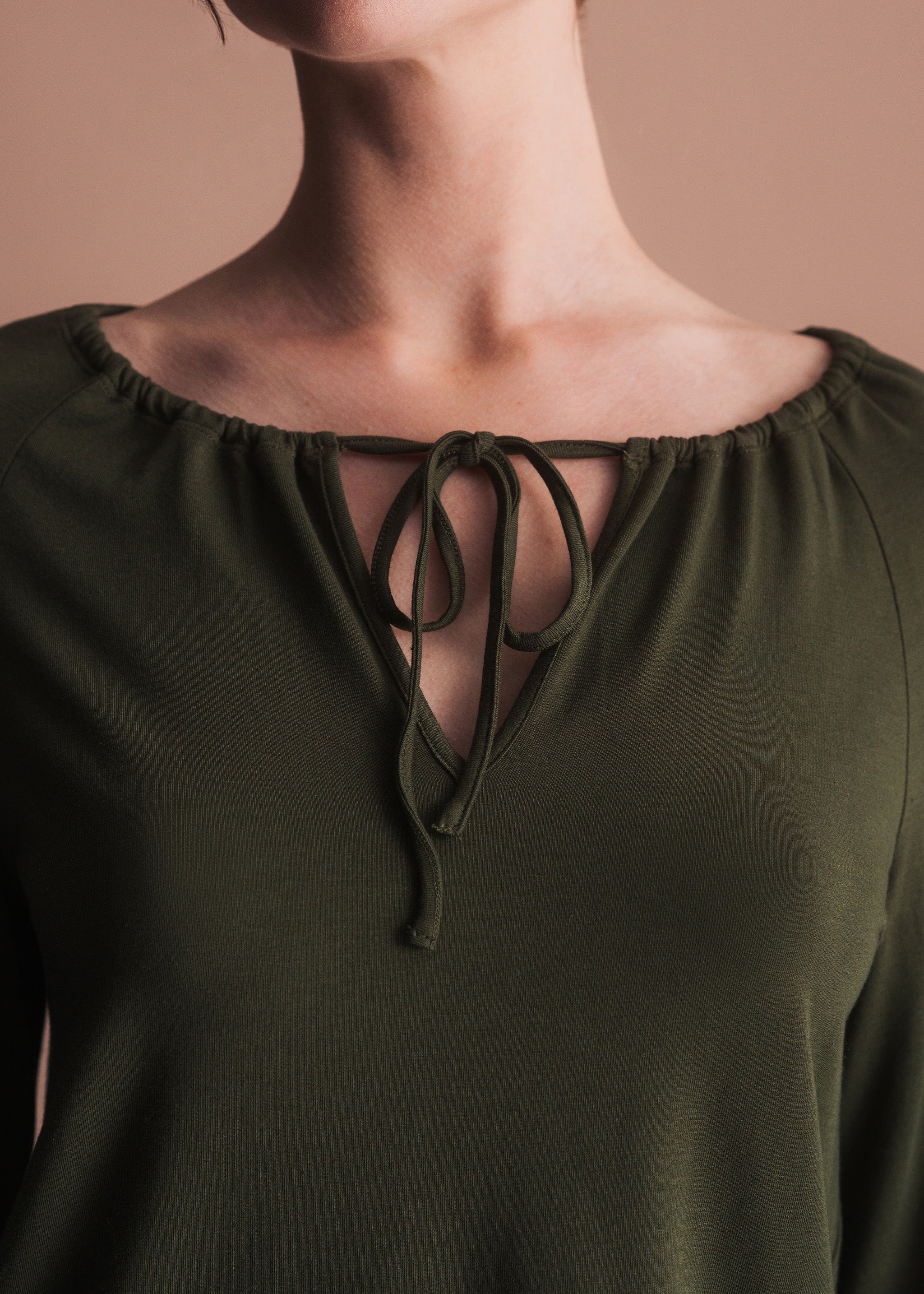 Longsleeve mit Bindeband in Moss
