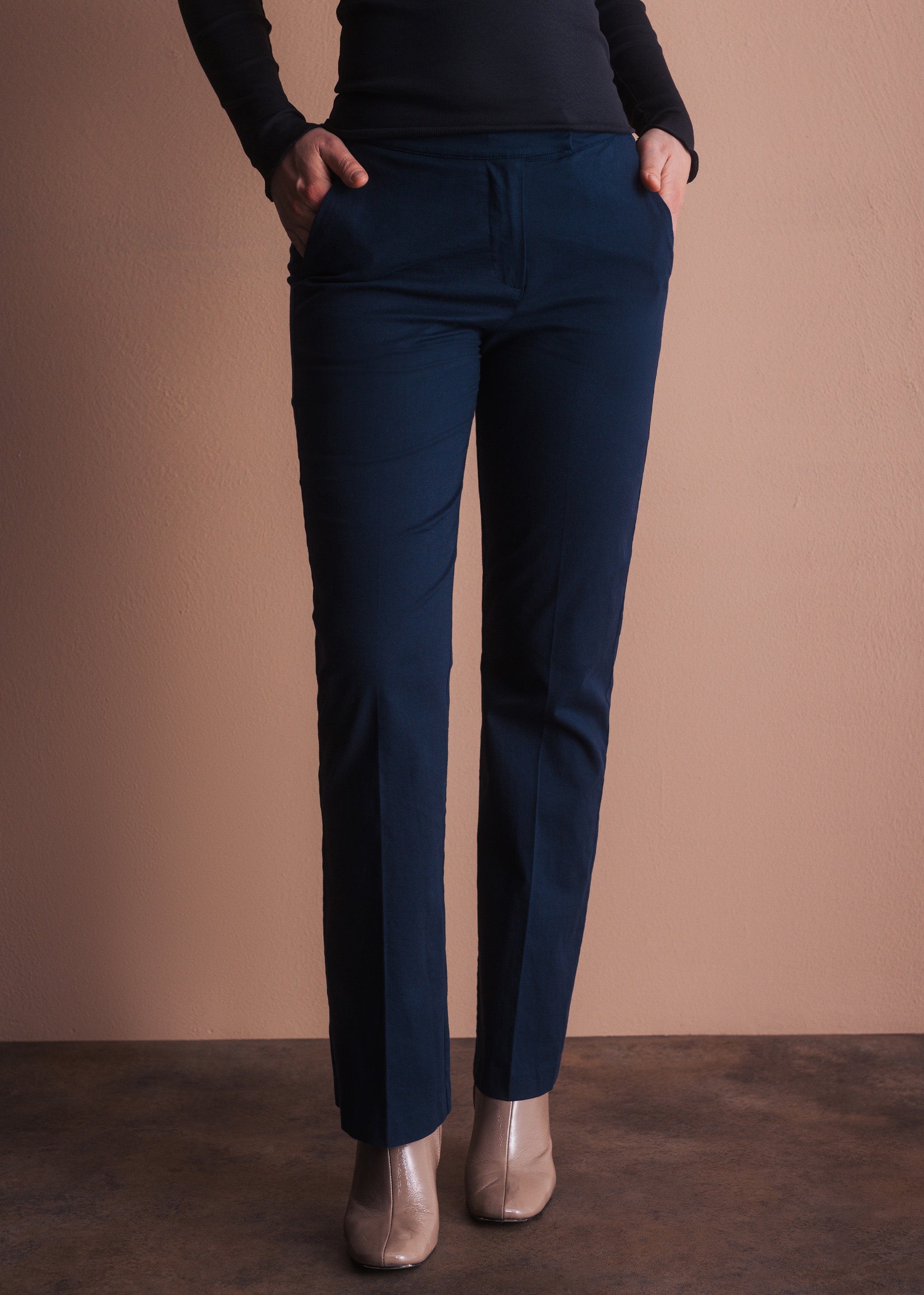 Stoffhose mit Bügelfalte