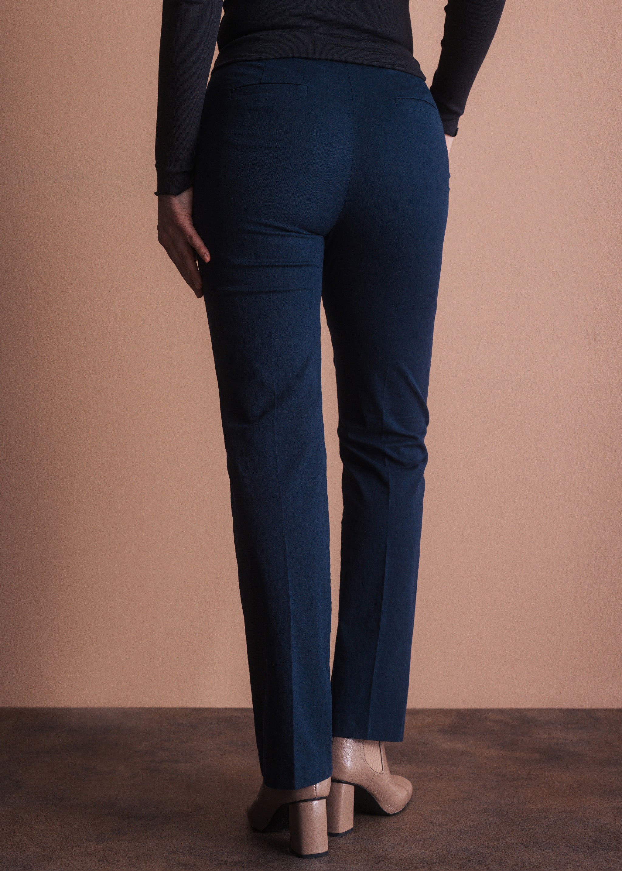 Stoffhose mit Bügelfalte