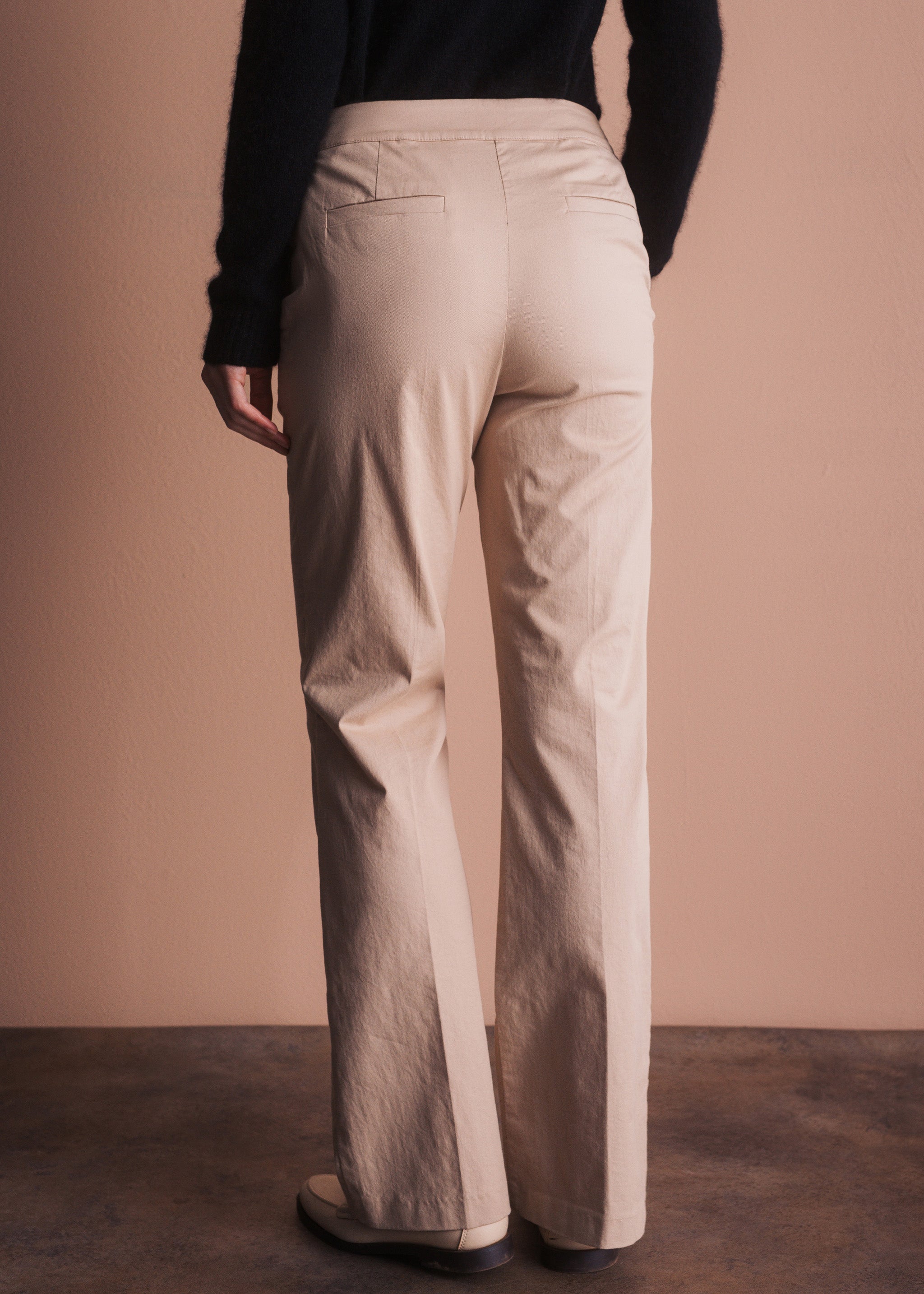 Stoffhose mit Bügelfalte