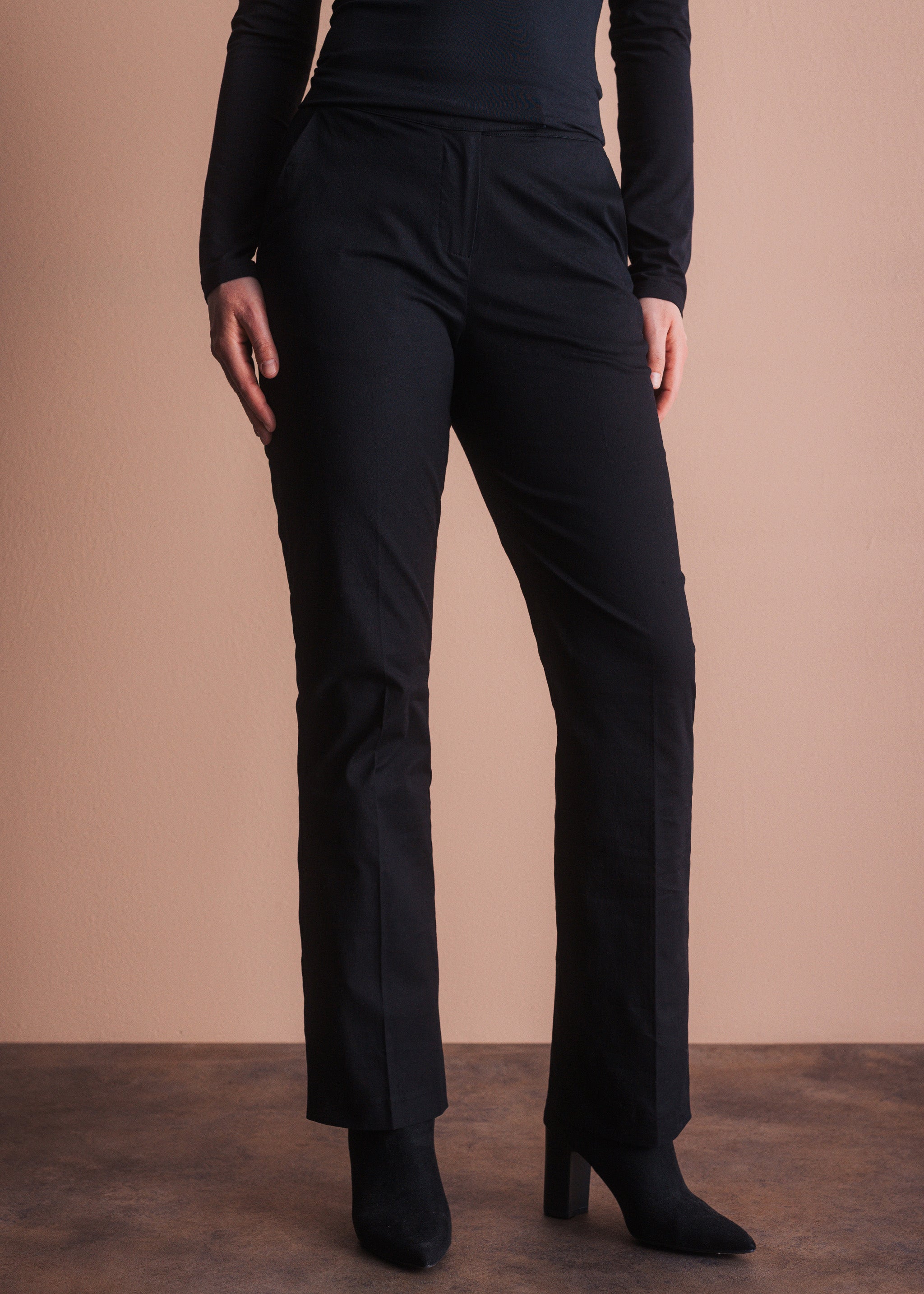 Stoffhose mit Bügelfalte