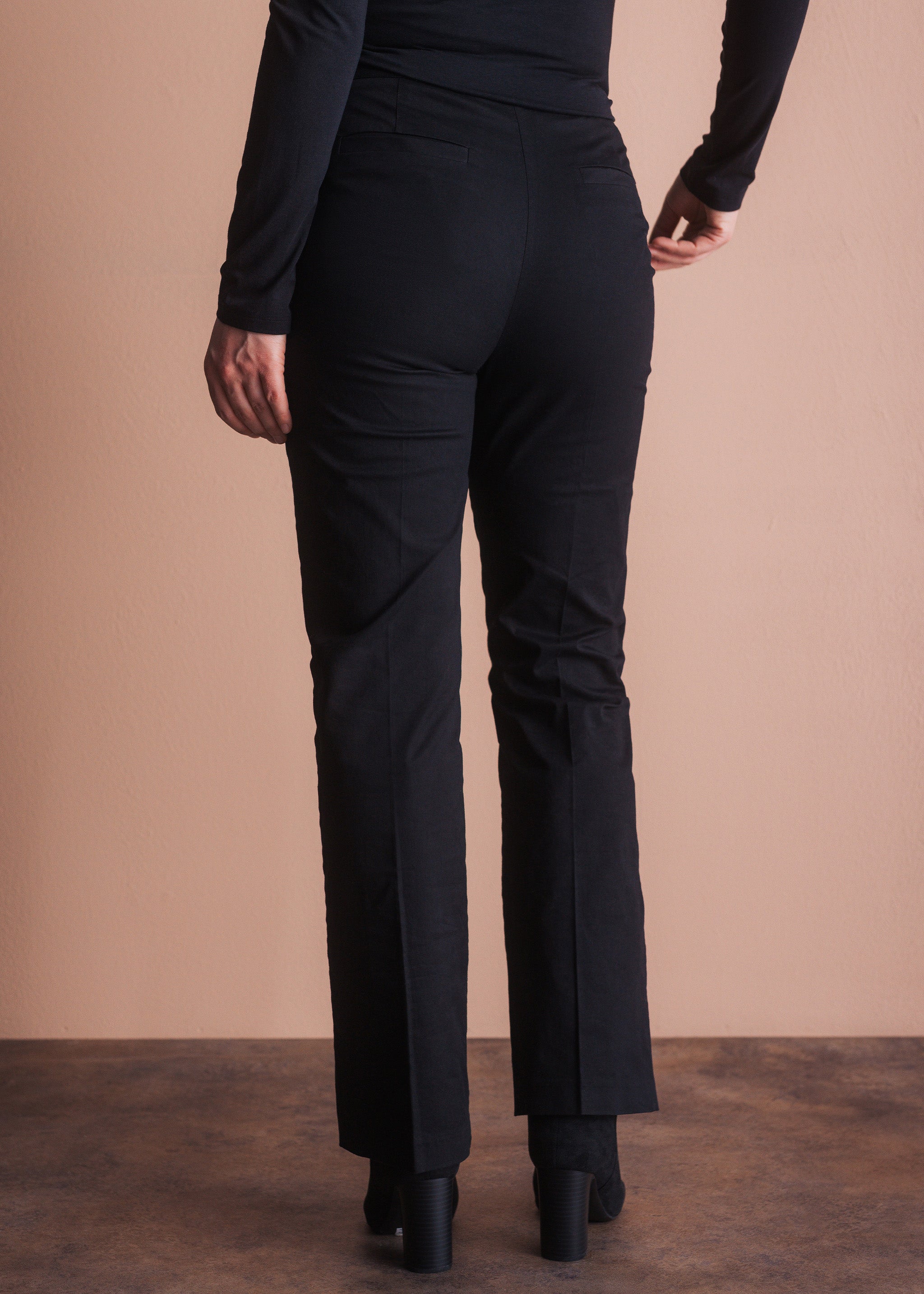 Stoffhose mit Bügelfalte