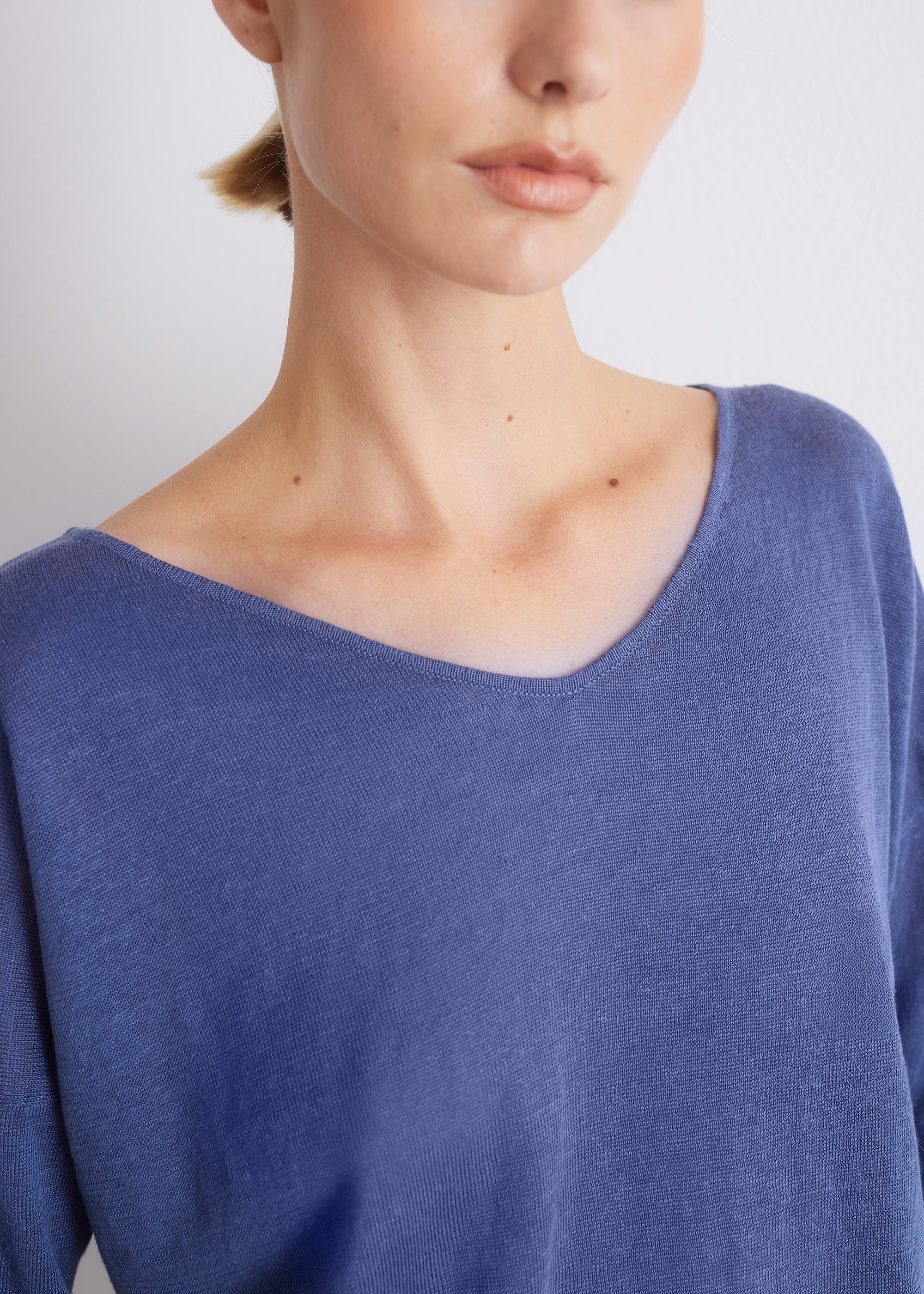 Leinenpullover mit V-Ausschnitt