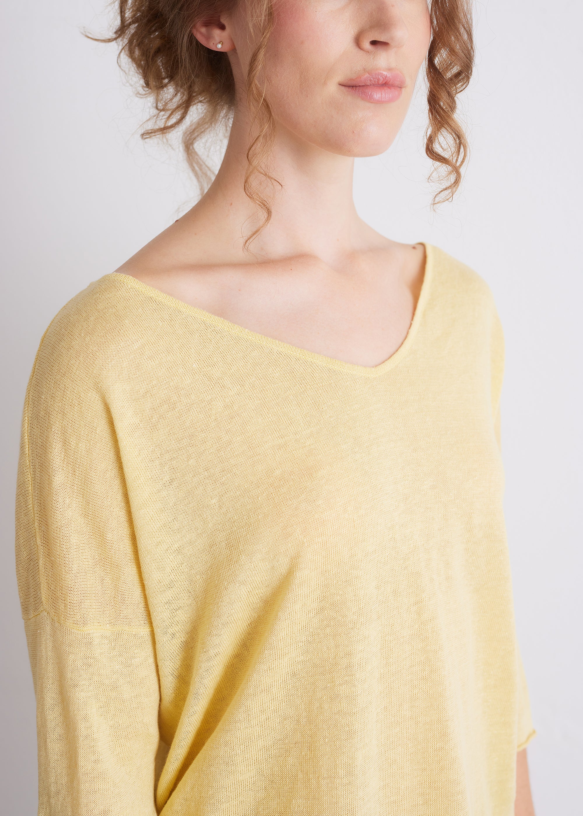 Leinenpullover mit V-Ausschnitt