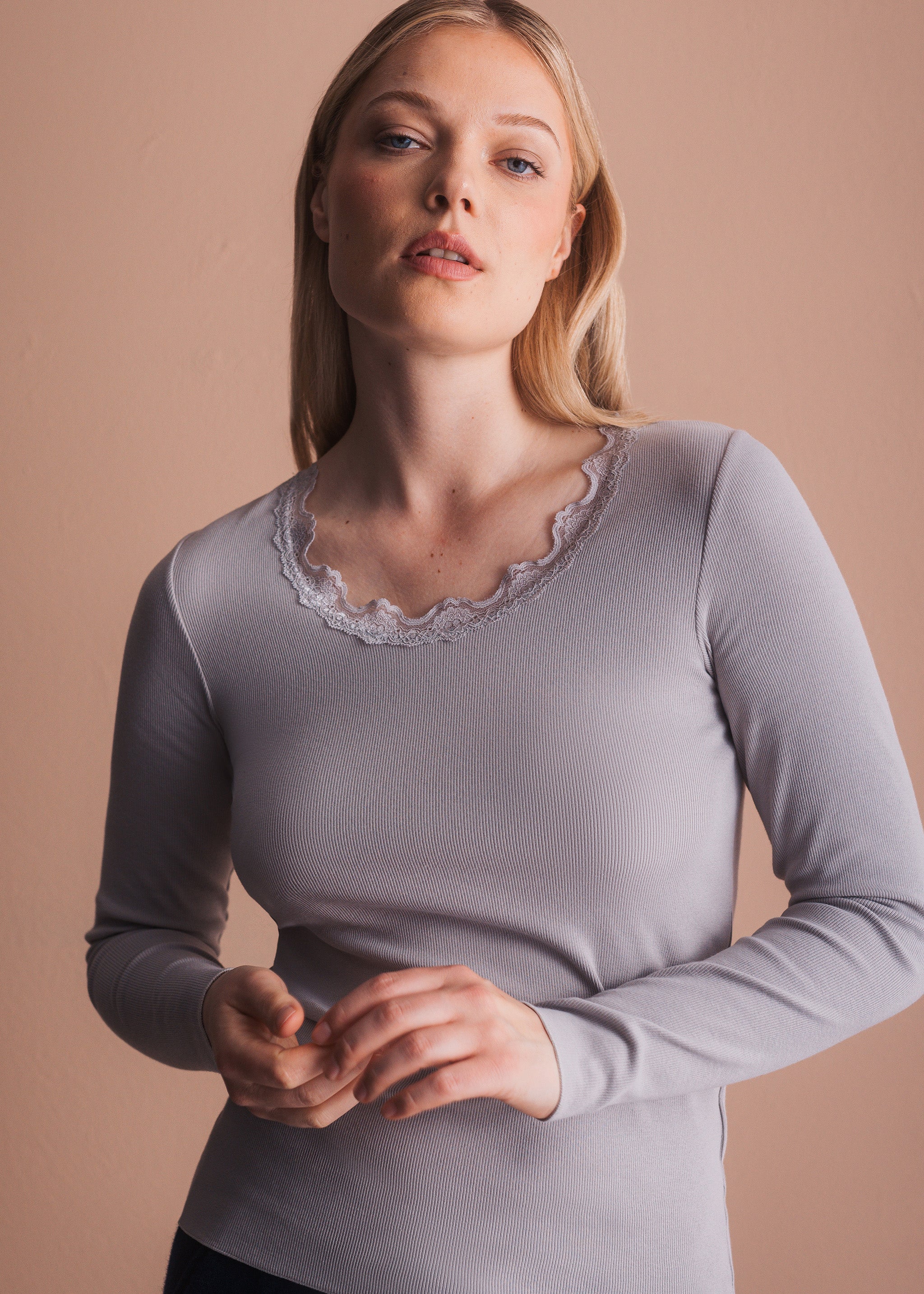 Langarmshirt mit Spitzenbesatz