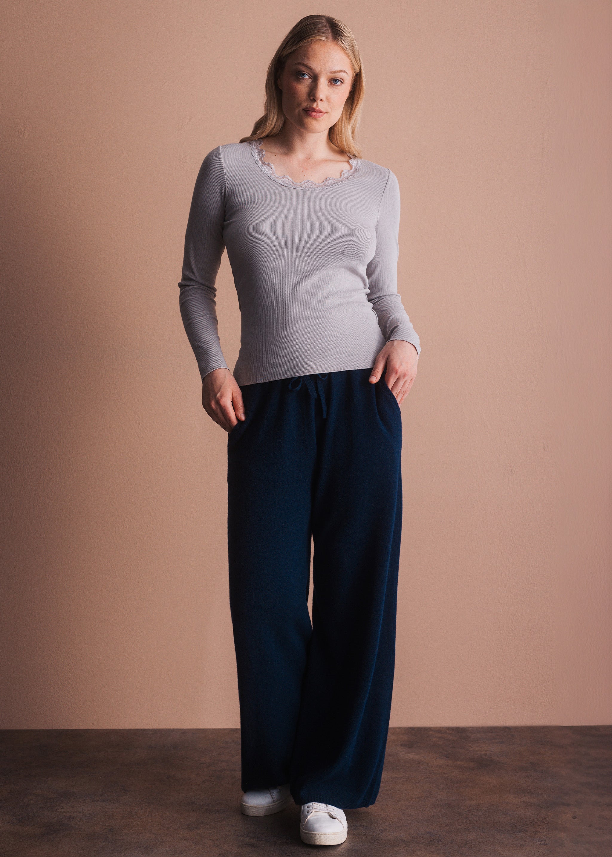 Langarmshirt mit Spitzenbesatz