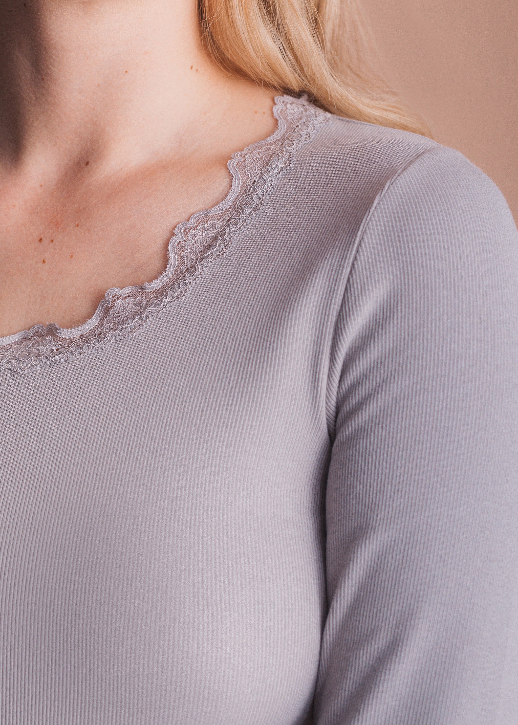 Langarmshirt mit Spitzenbesatz