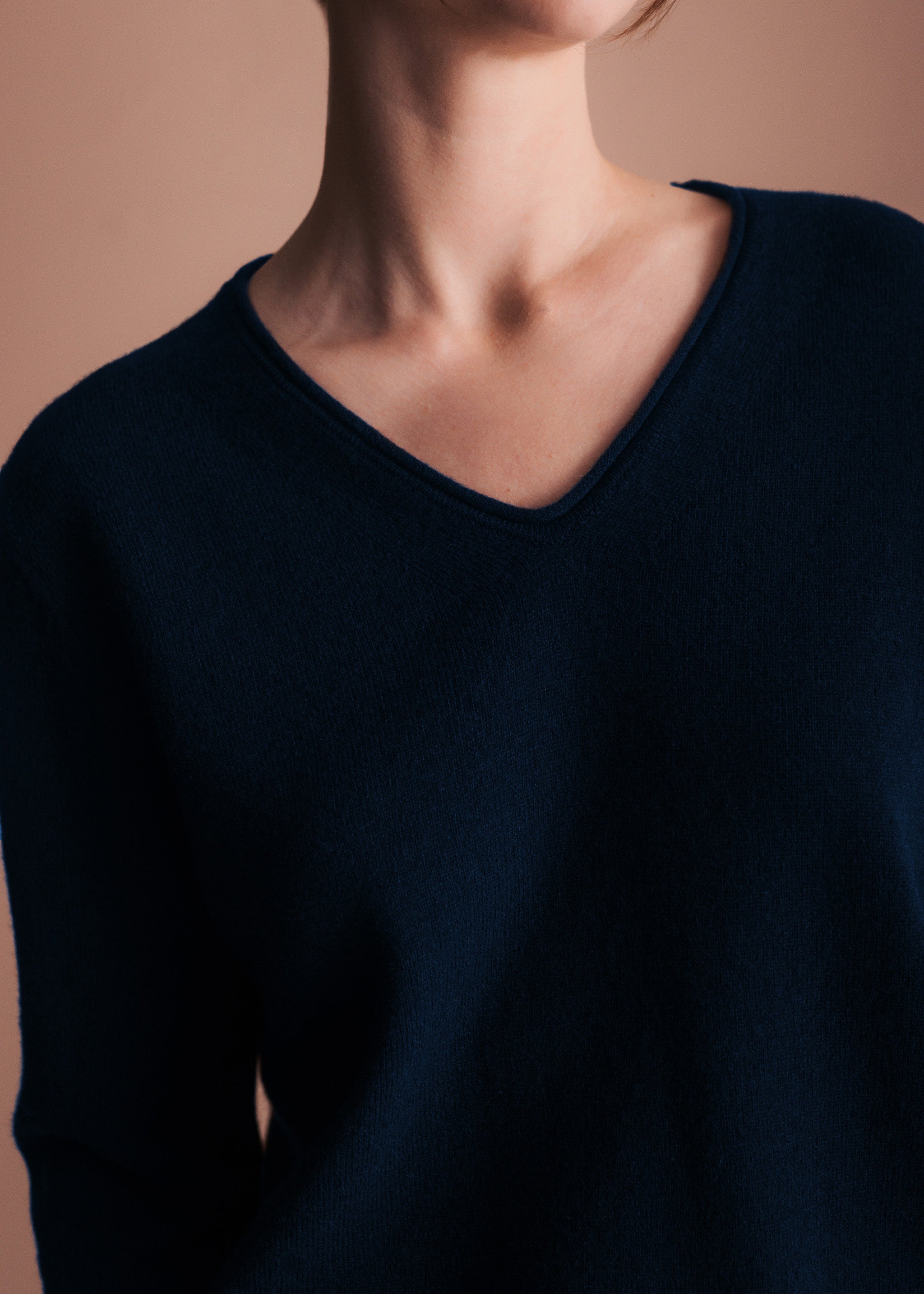 Pullover mit V-Ausschnitt aus Merinowolle