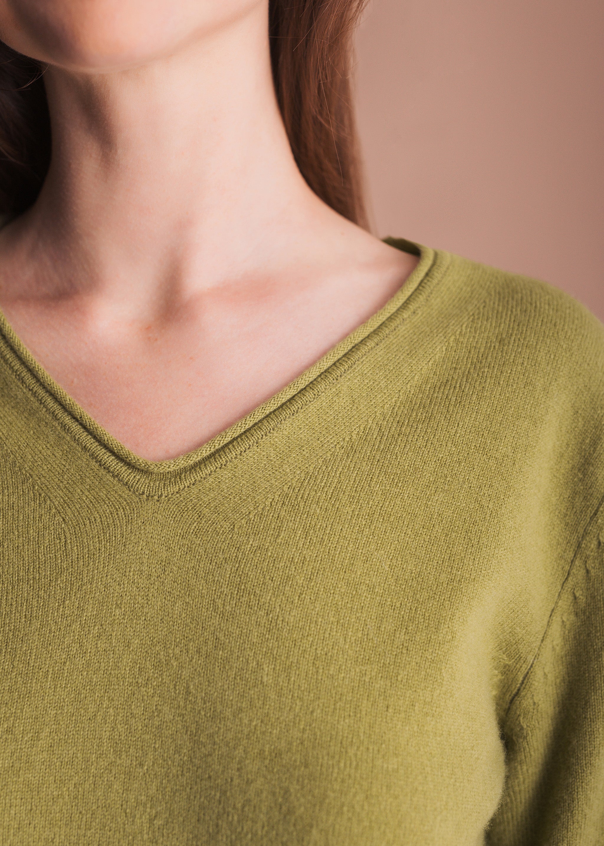 Pullover mit V-Ausschnitt aus Merinowolle