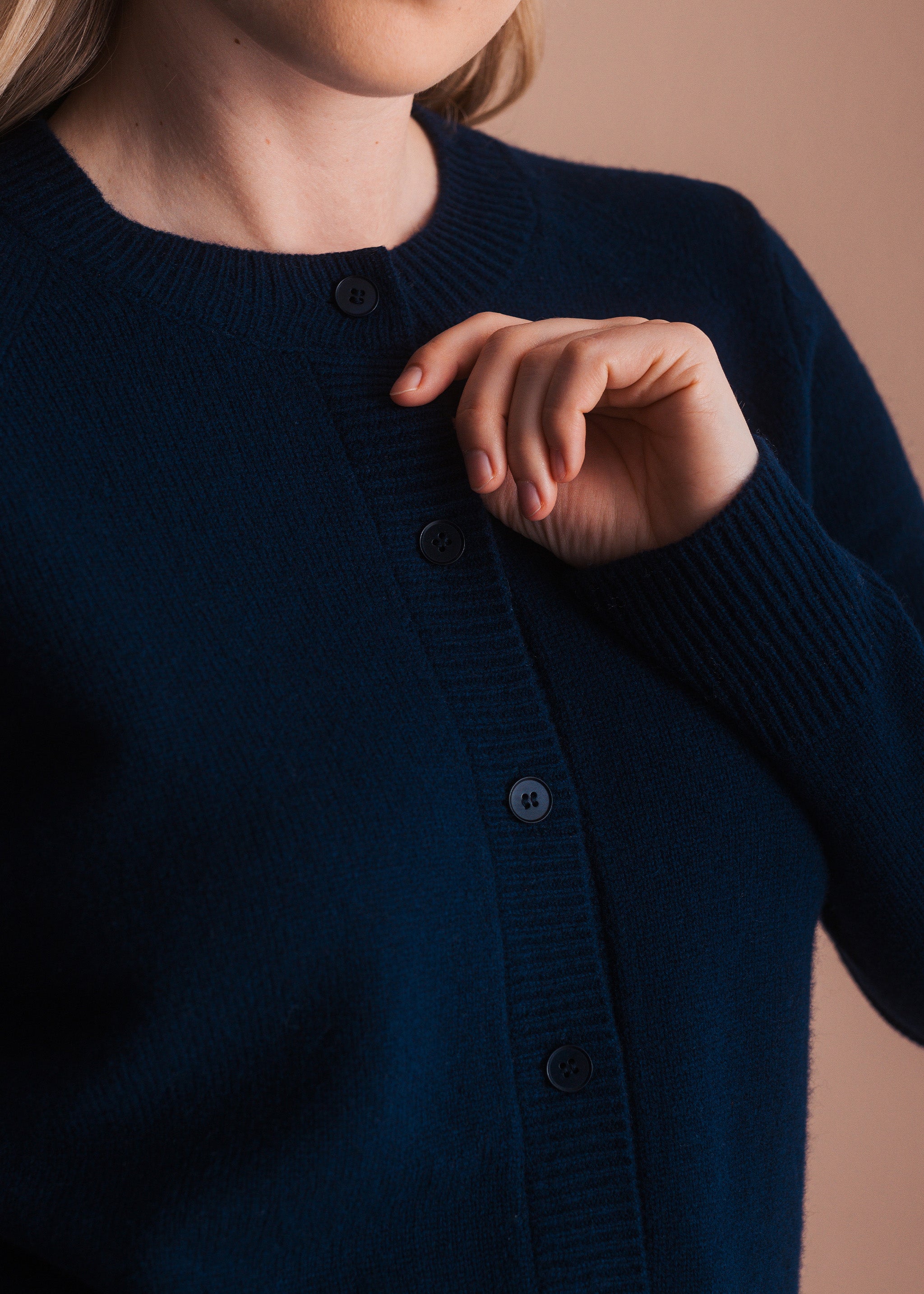 Strickjacke mit Knopfleiste aus Merinowolle