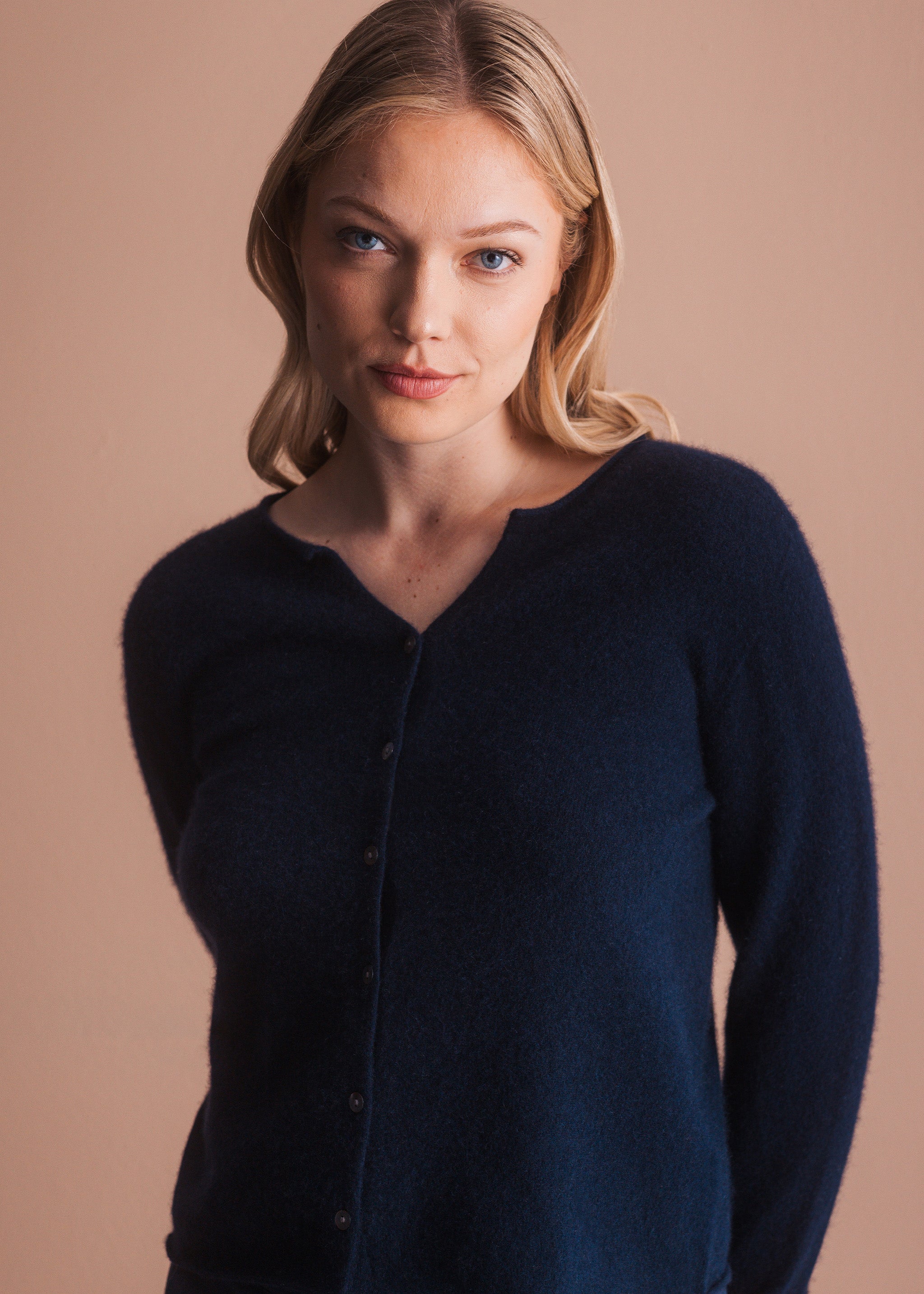 Strickjacke mit V-Ausschnitt