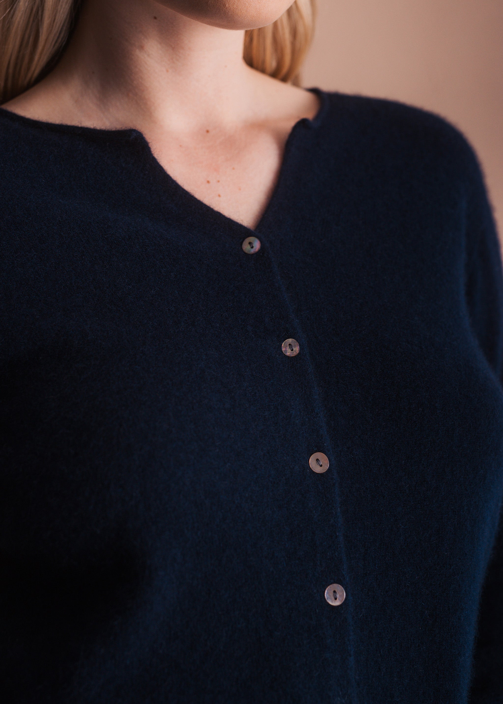 Strickjacke mit V-Ausschnitt