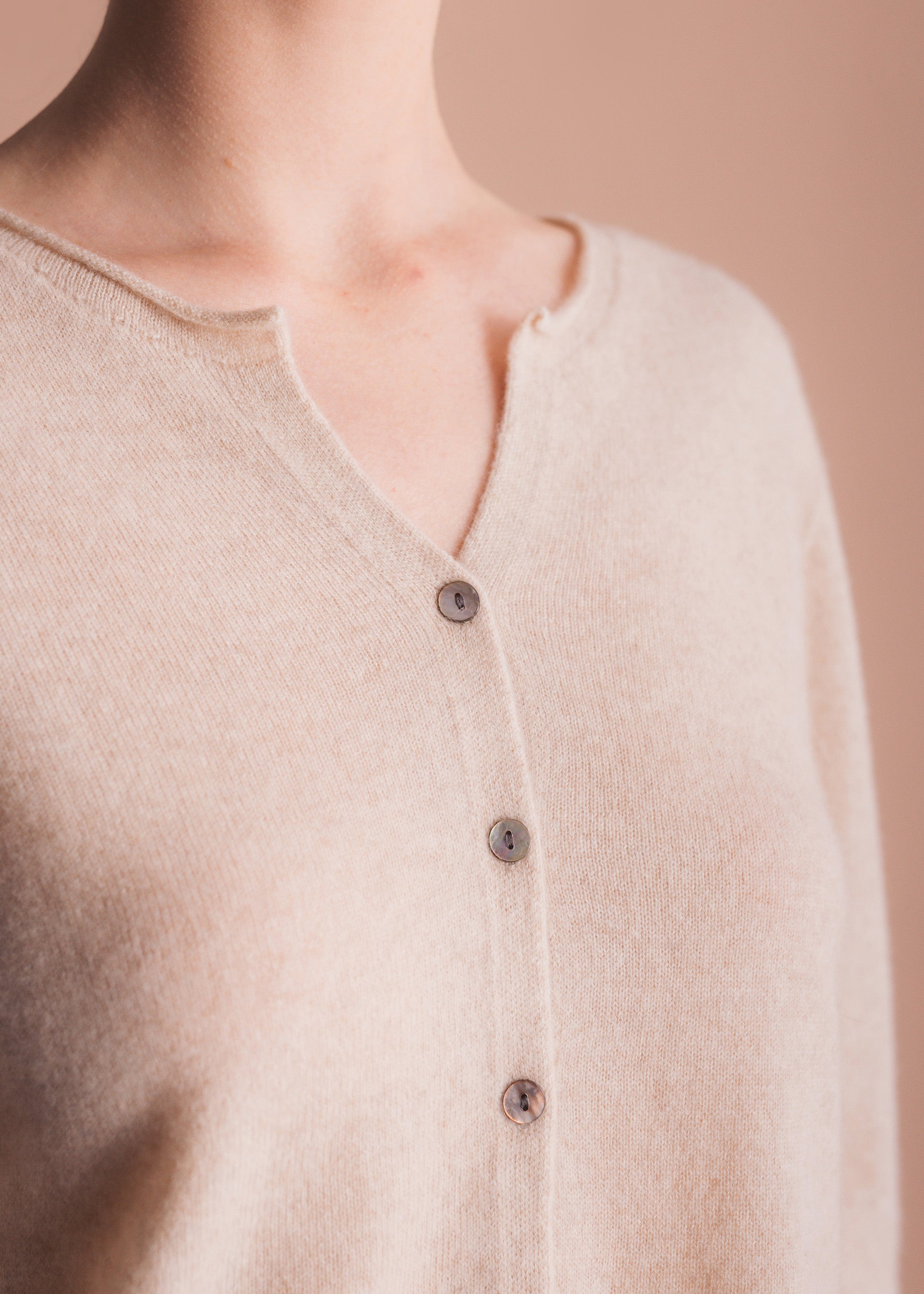 Strickjacke mit V-Ausschnitt